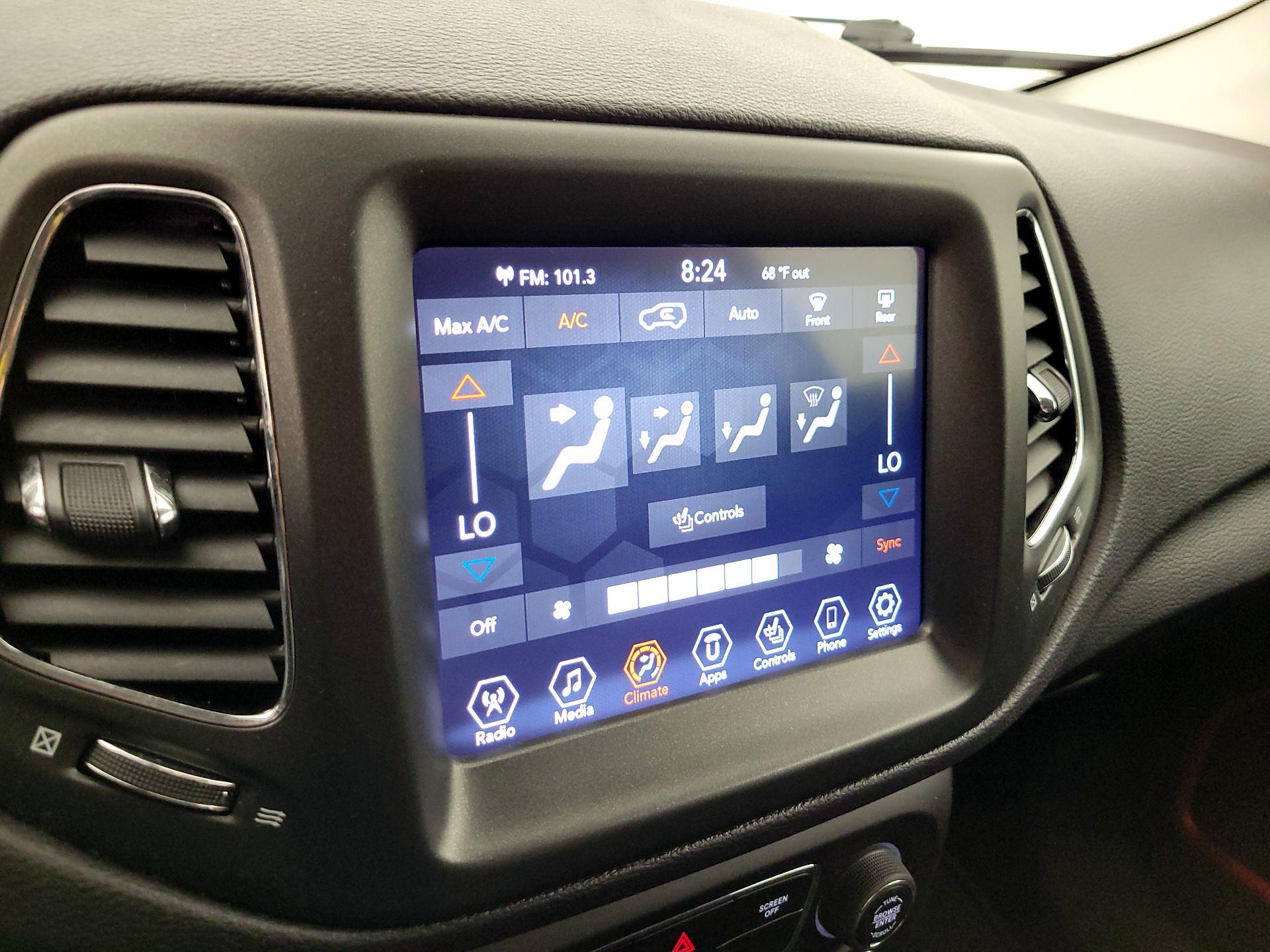Thumbnail: 2018 Jeep Compass - 16