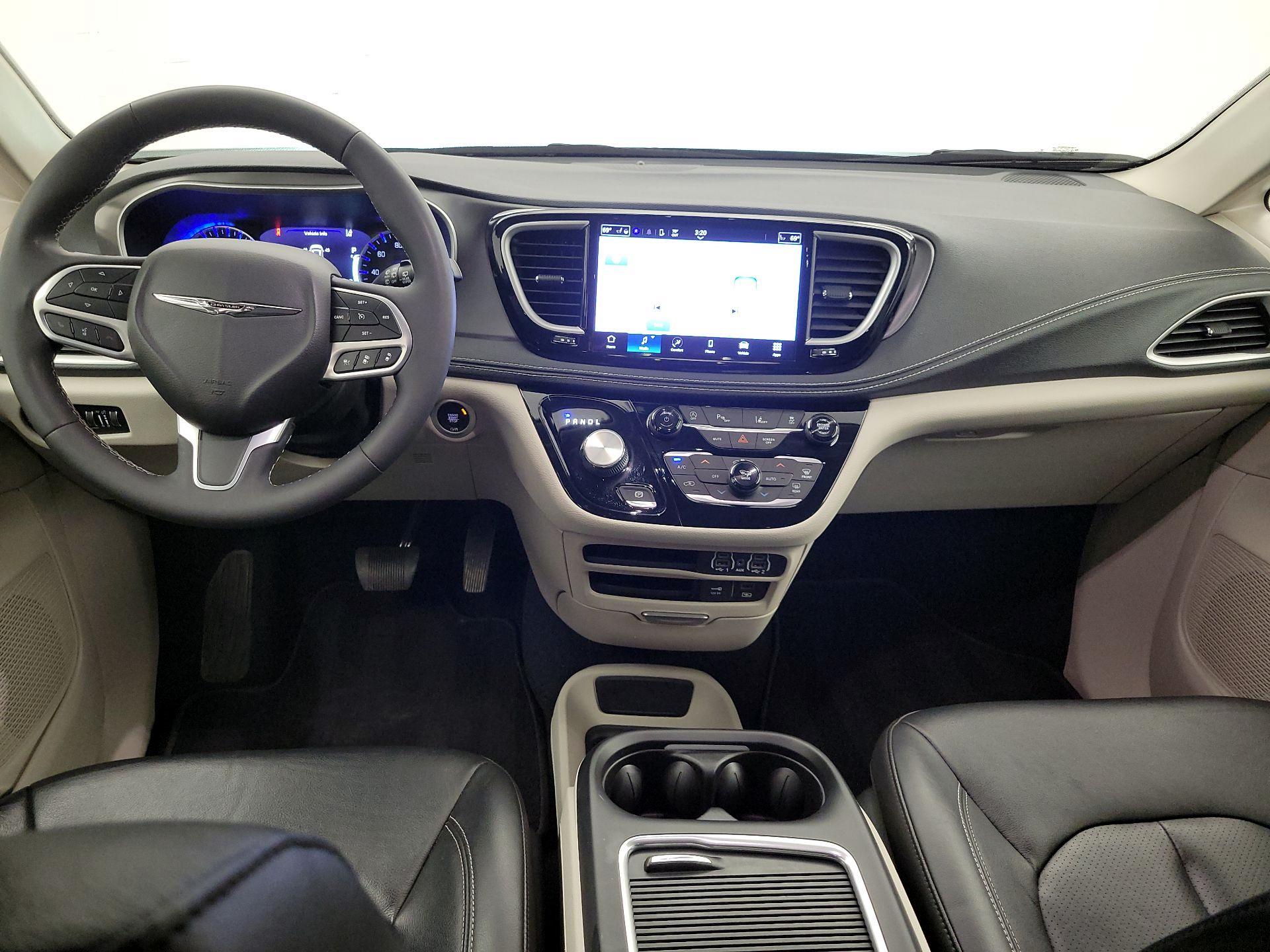Thumbnail: 2022 Chrysler Pacifica - 9
