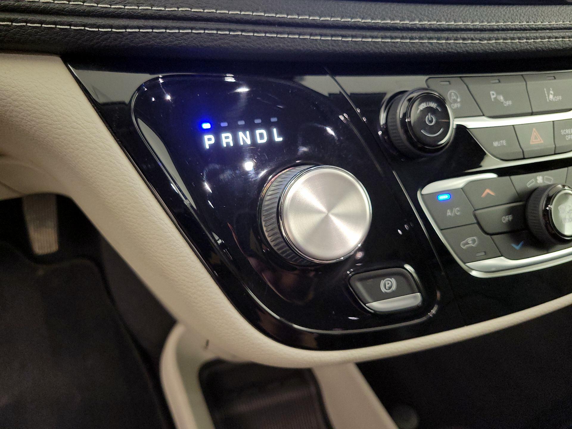 Thumbnail: 2022 Chrysler Pacifica - 17