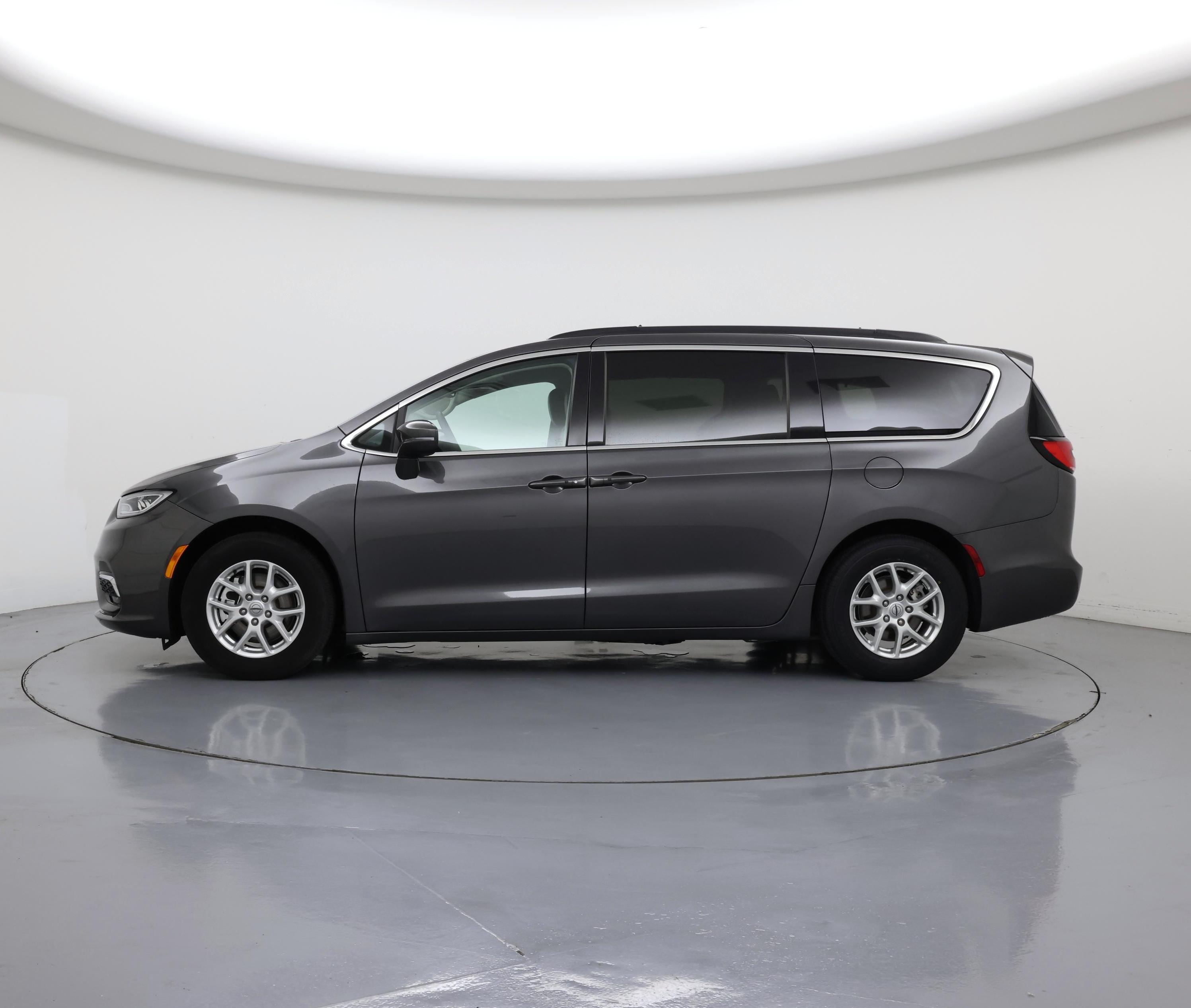 Thumbnail: 2022 Chrysler Pacifica - 3