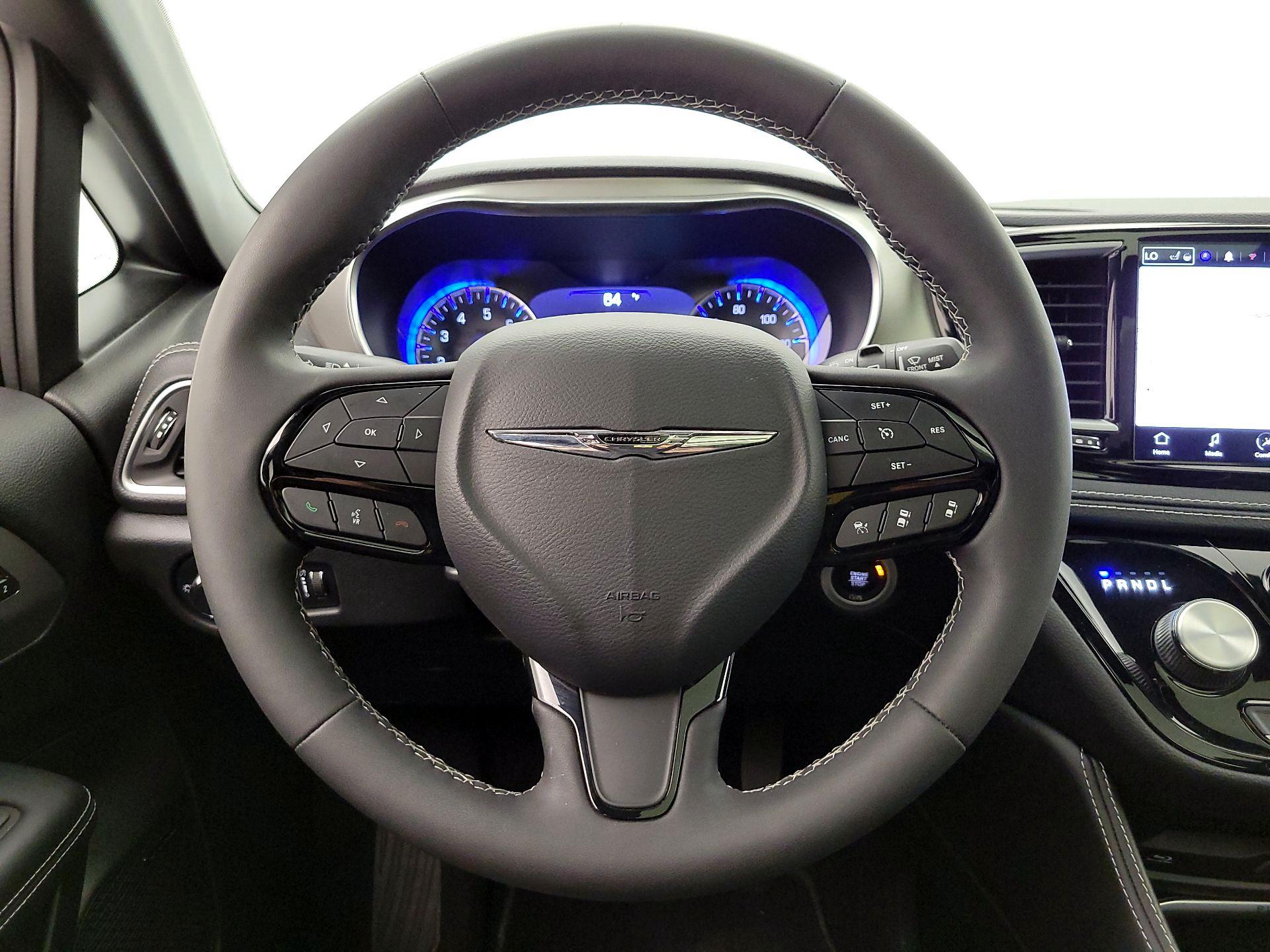 Thumbnail: 2022 Chrysler Pacifica - 10