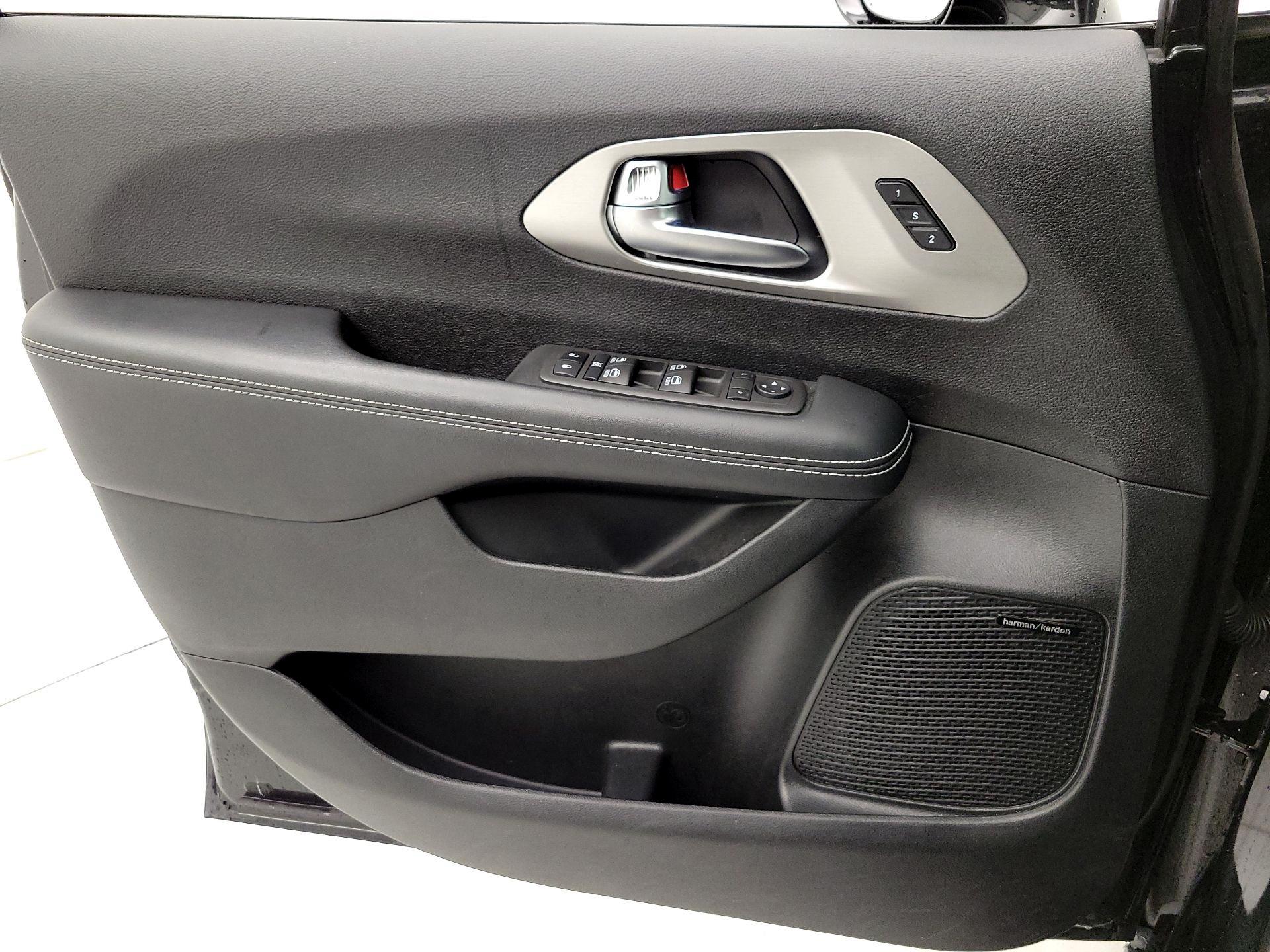 Thumbnail: 2022 Chrysler Pacifica - 12