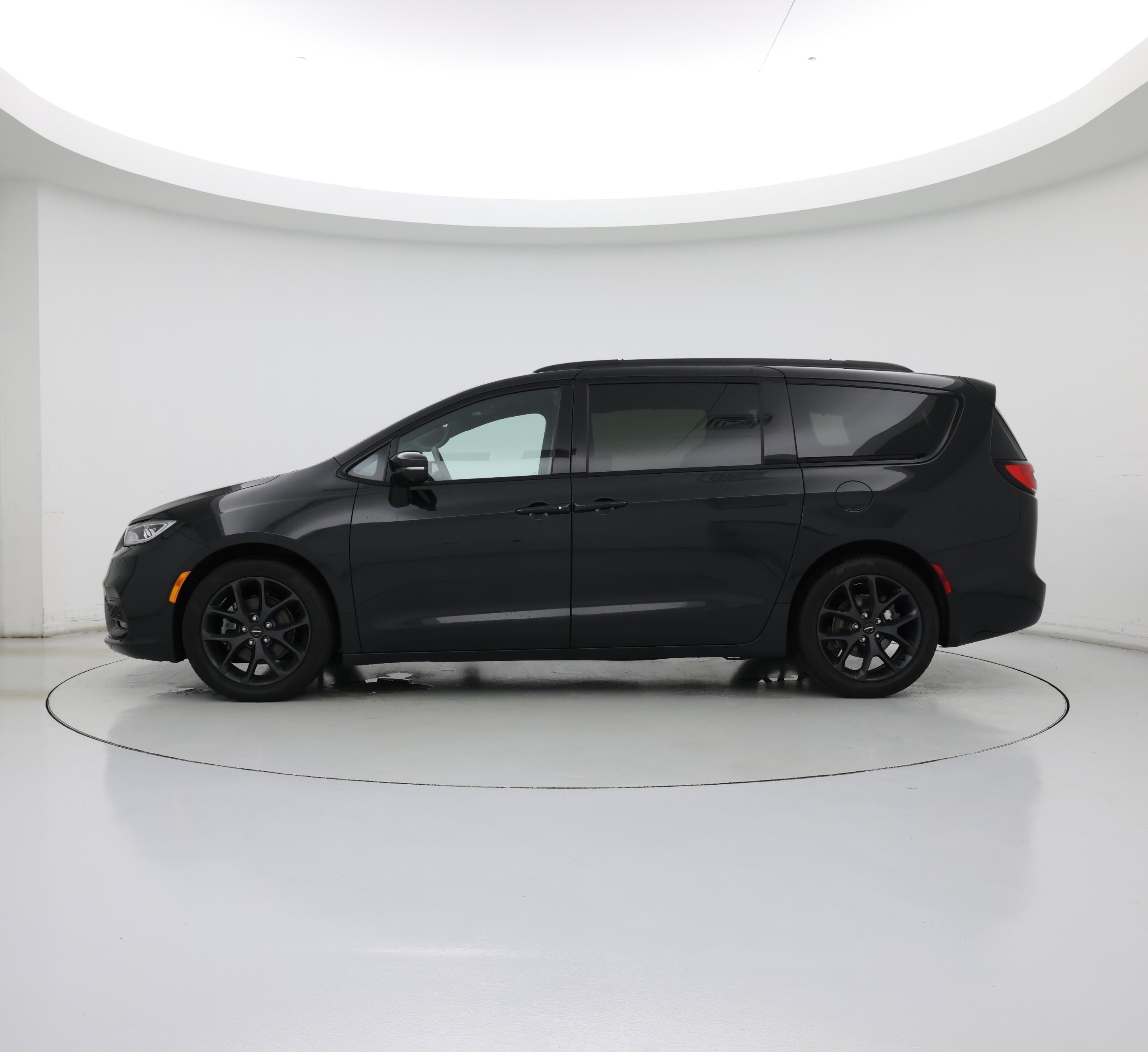 Thumbnail: 2022 Chrysler Pacifica - 3