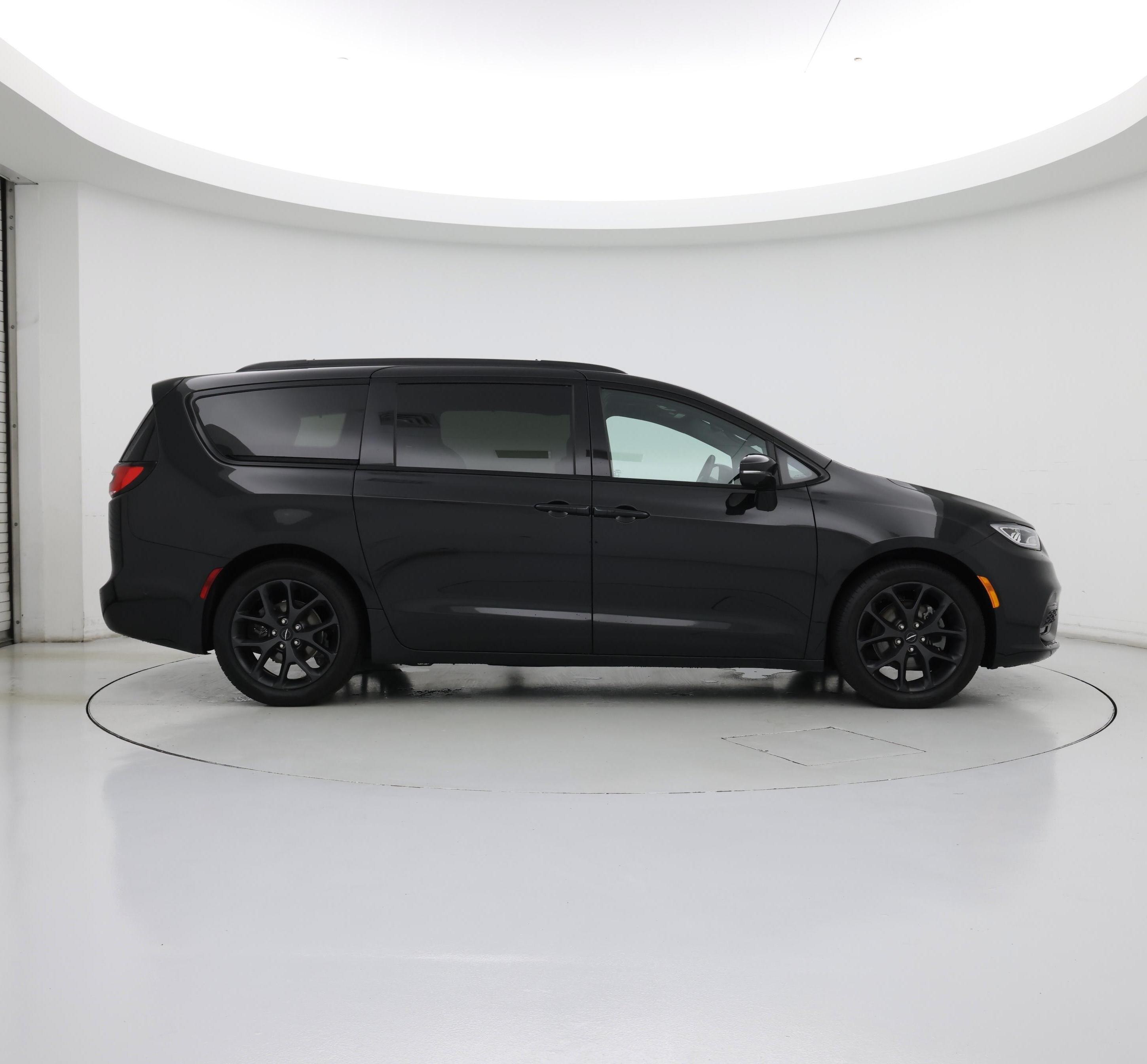 Thumbnail: 2022 Chrysler Pacifica - 7