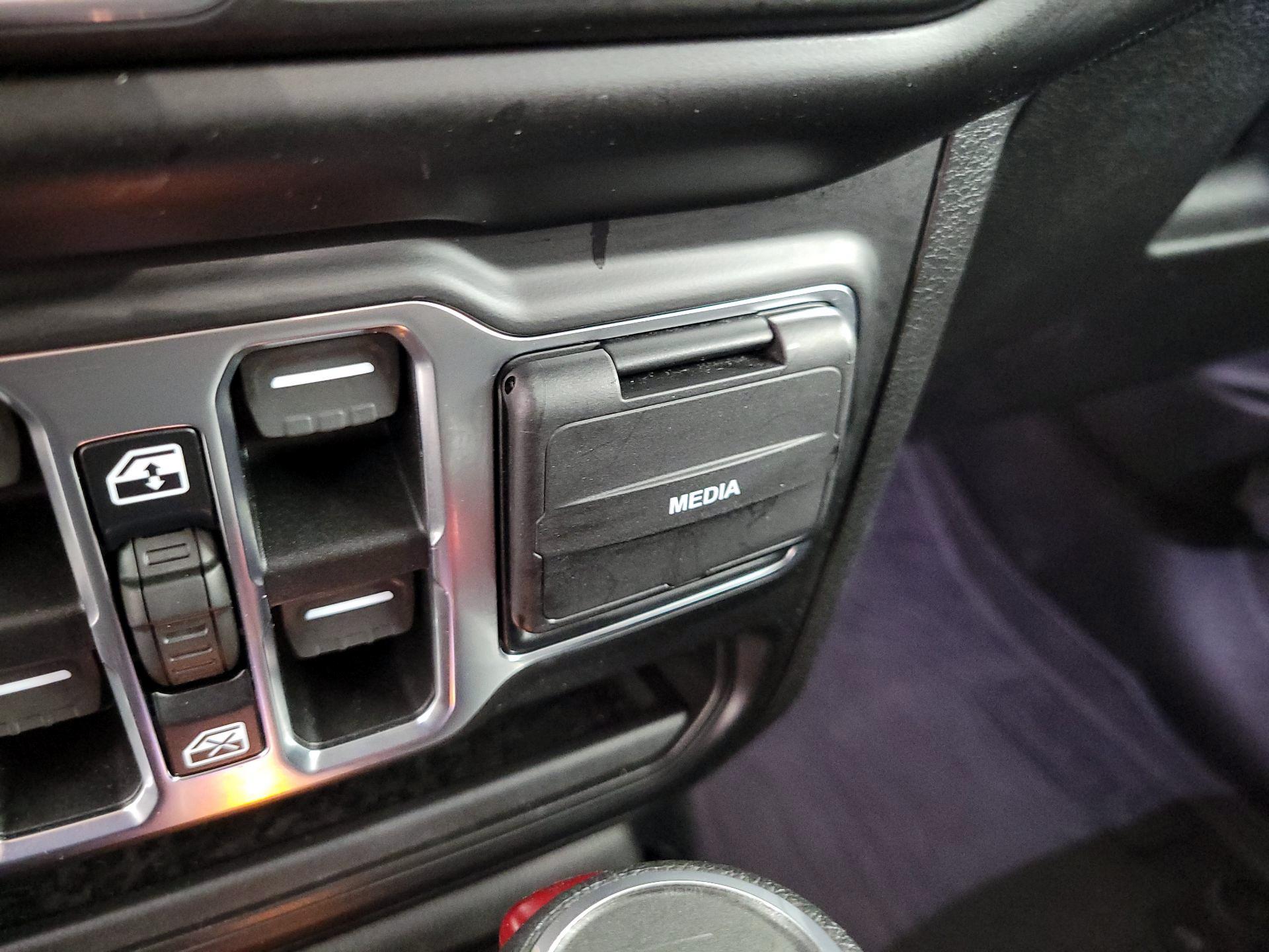 Thumbnail: 2021 Jeep Gladiator - 19