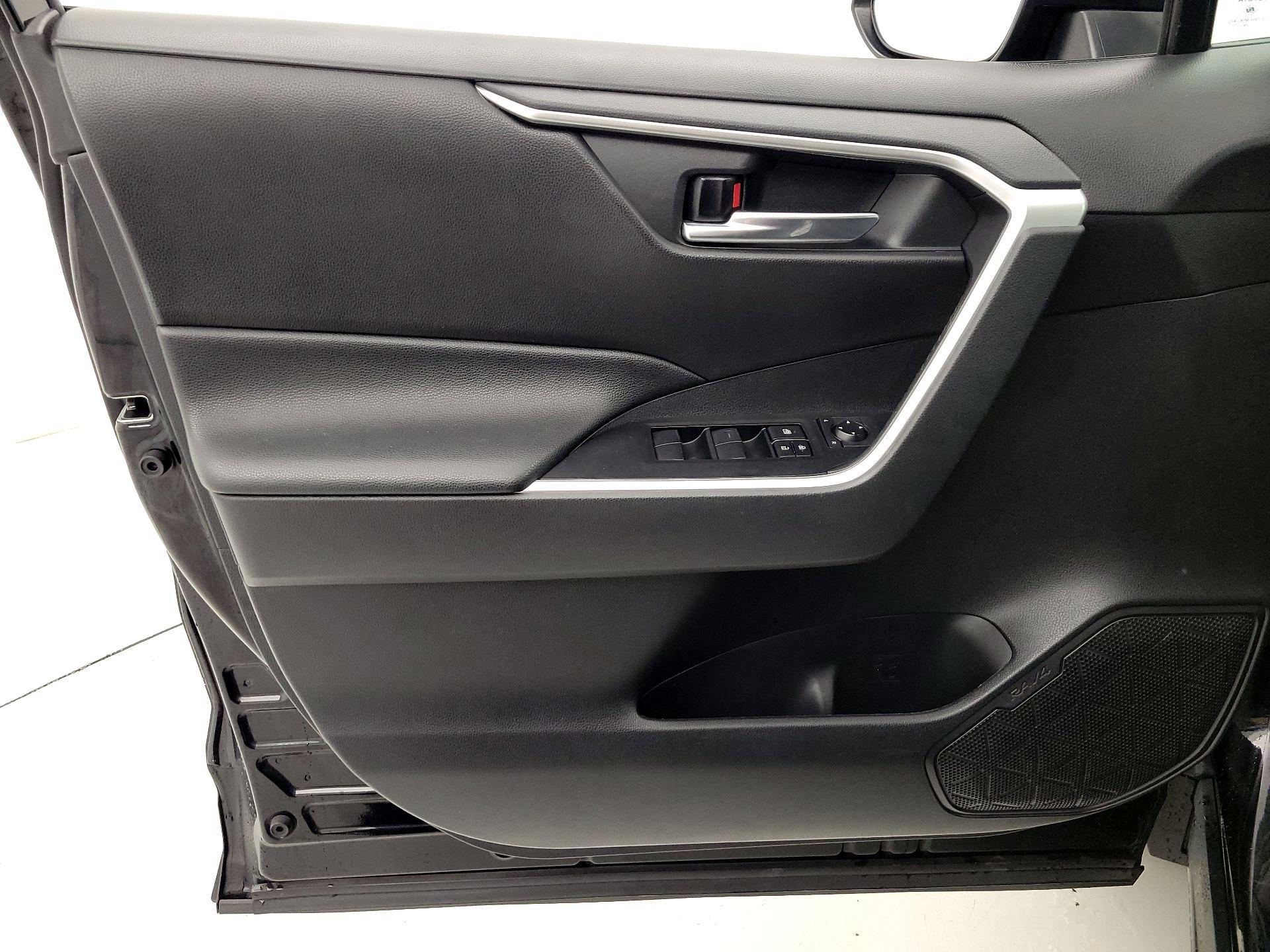 Thumbnail: 2020 Toyota RAV4 - 12