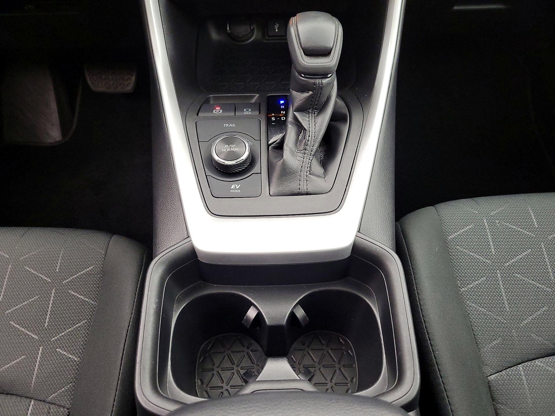 Thumbnail: 2020 Toyota RAV4 - 18