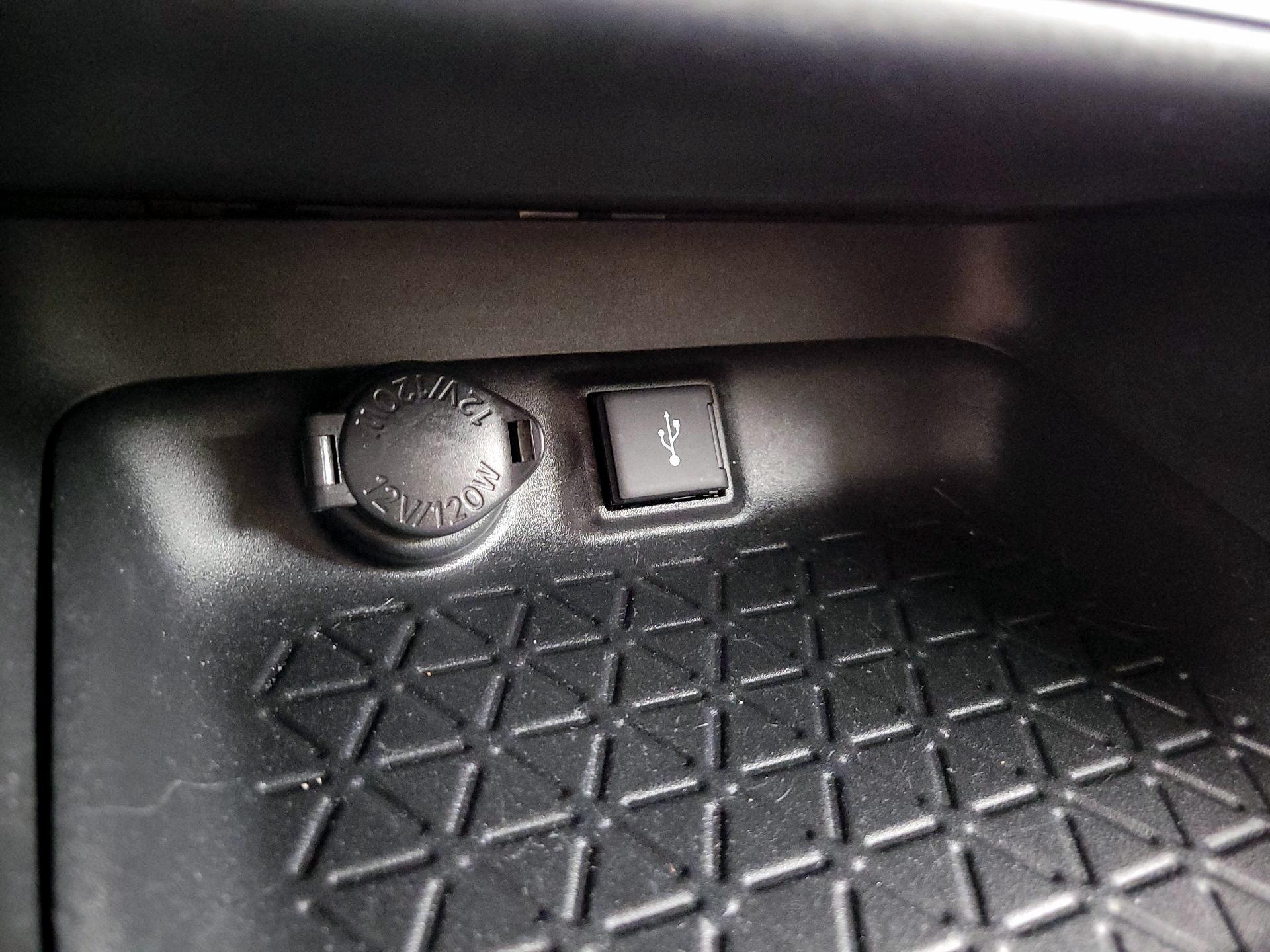 Thumbnail: 2020 Toyota RAV4 - 19