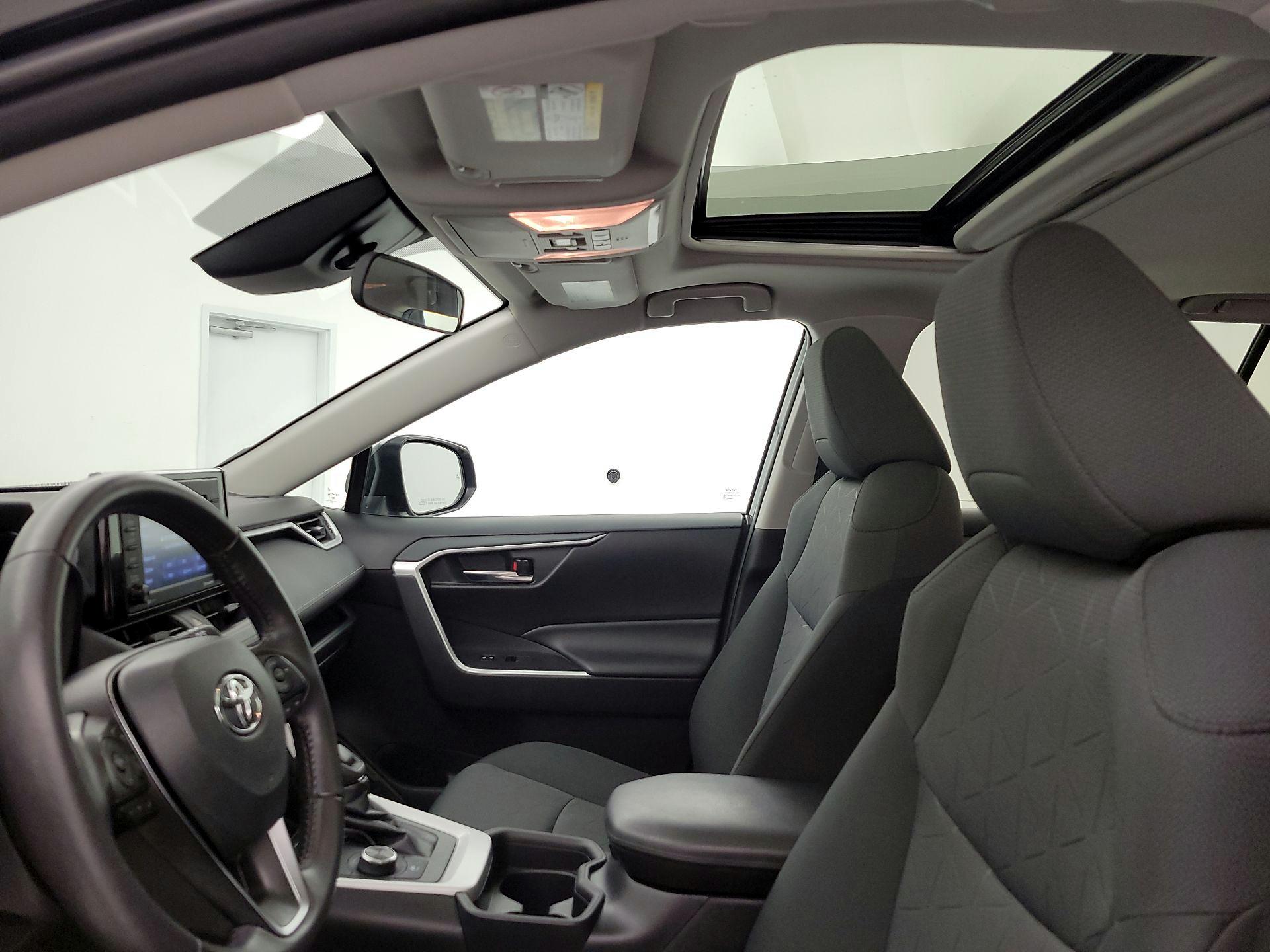 Thumbnail: 2020 Toyota RAV4 - 20