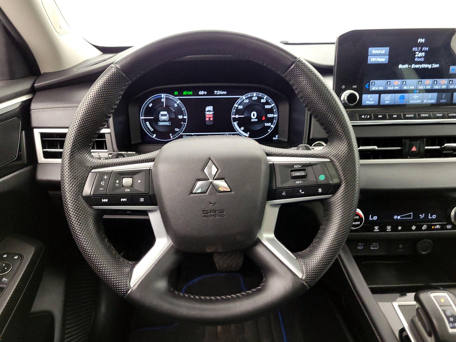 Thumbnail: 2023 Mitsubishi Outlander - 10