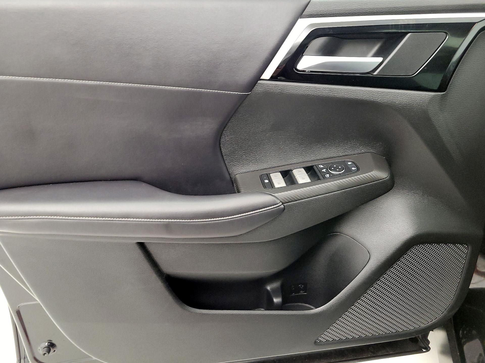 Thumbnail: 2023 Mitsubishi Outlander - 12