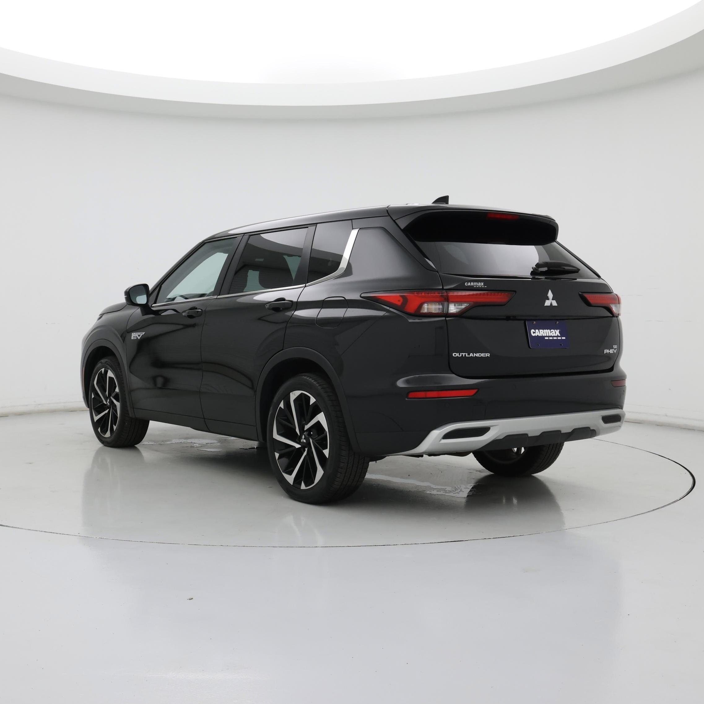 Thumbnail: 2023 Mitsubishi Outlander - 2