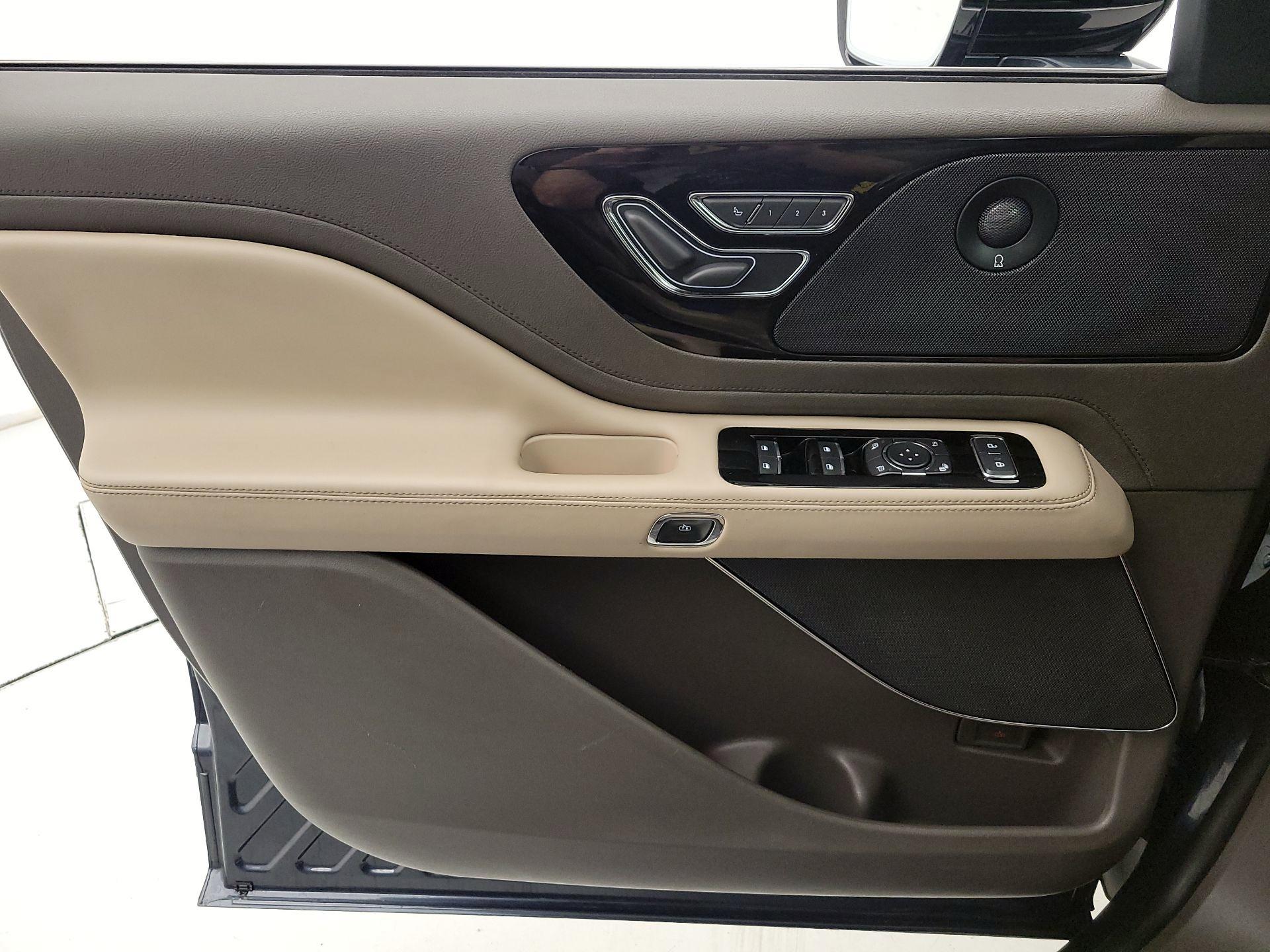 Thumbnail: 2022 Lincoln Aviator - 12