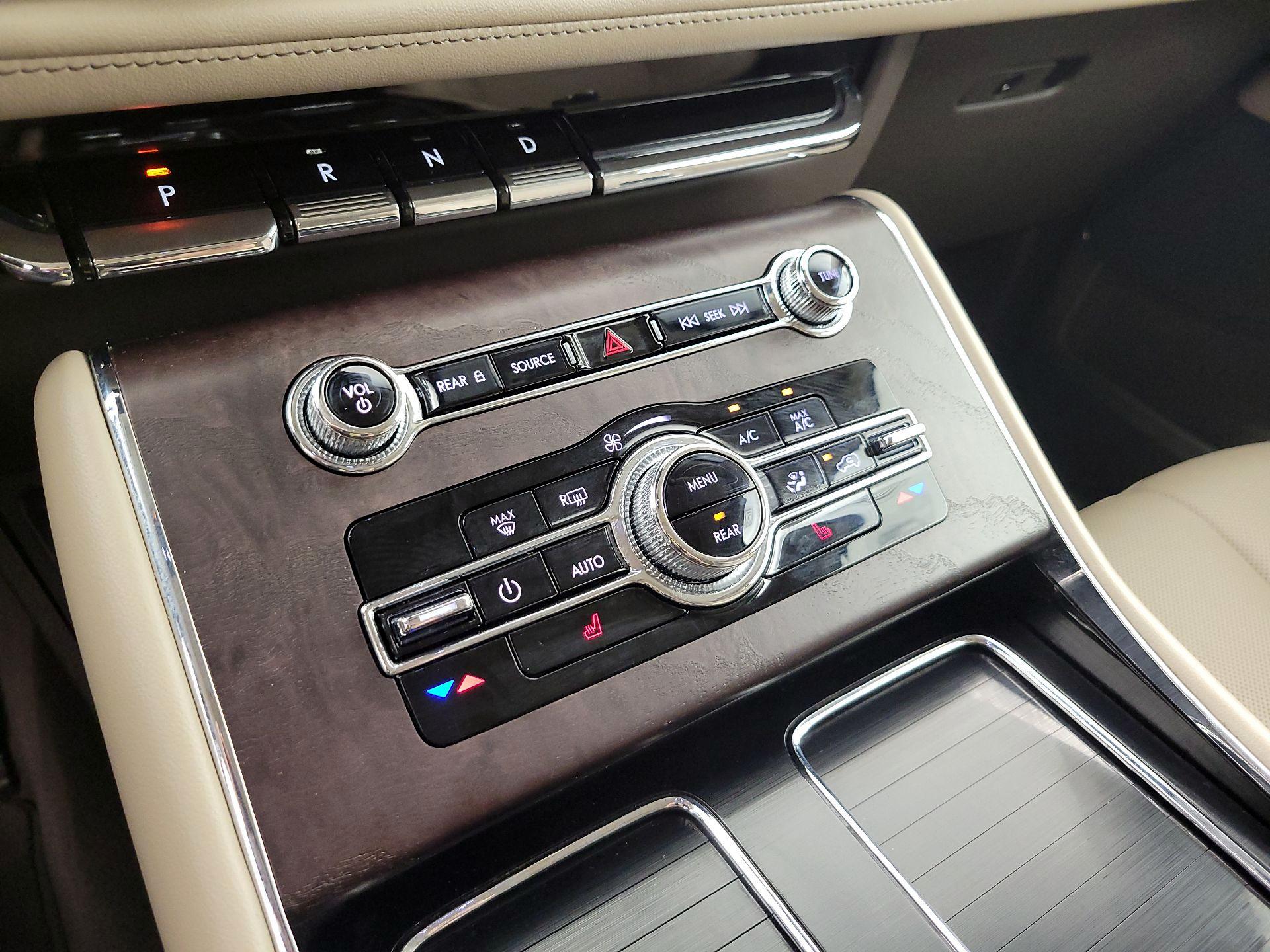 Thumbnail: 2022 Lincoln Aviator - 17