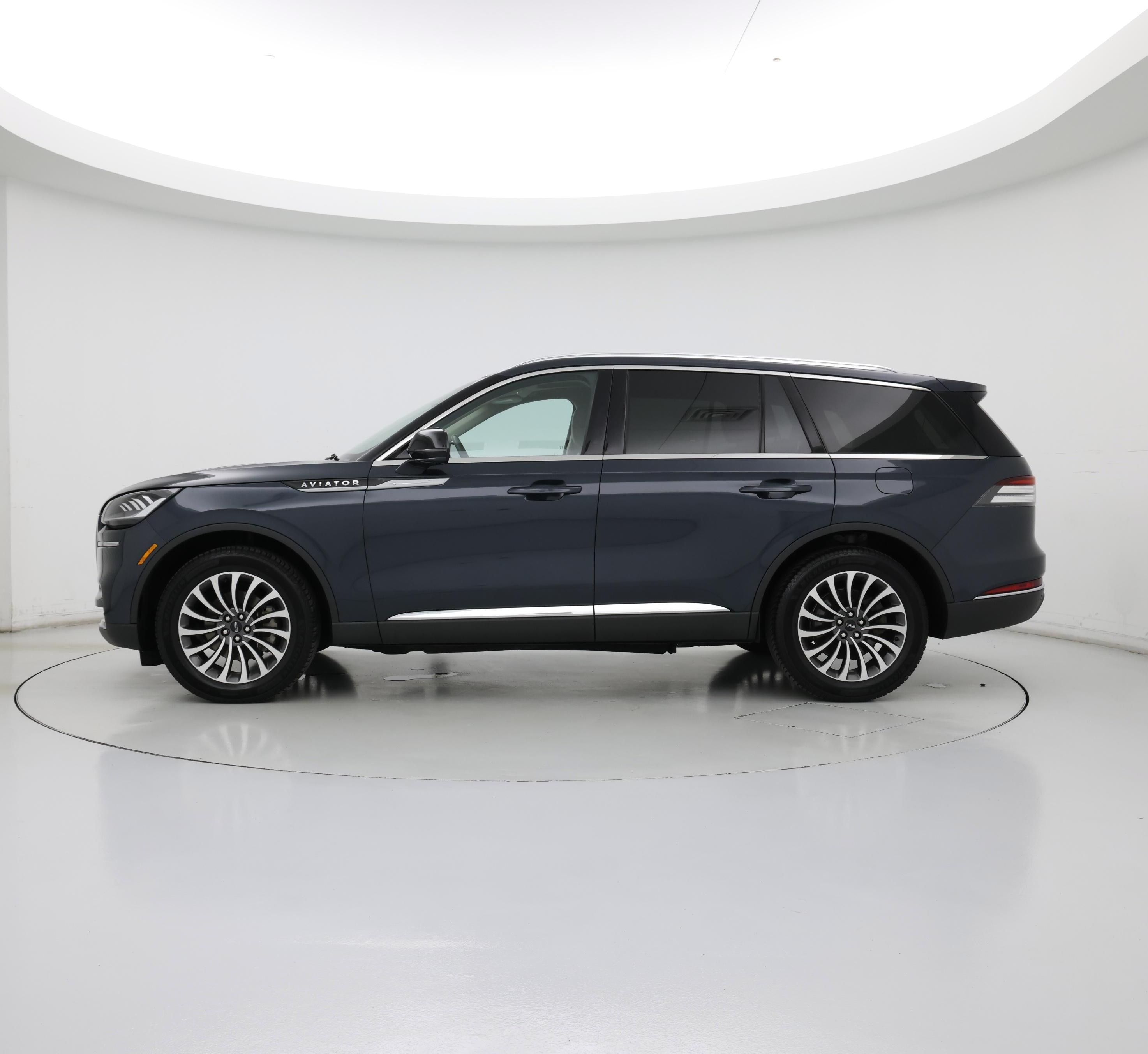 Thumbnail: 2022 Lincoln Aviator - 3