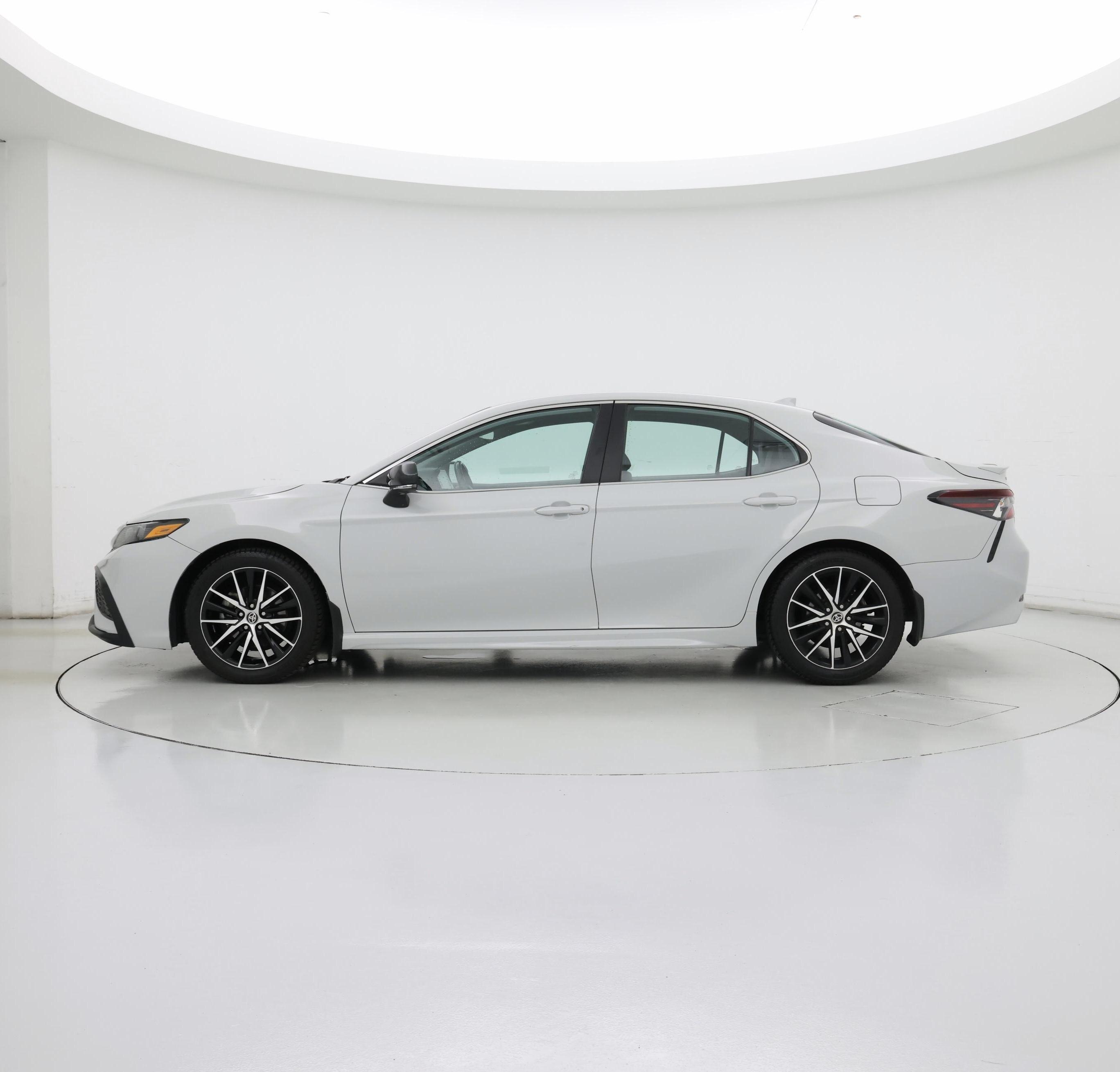 Thumbnail: 2022 Toyota Camry - 3