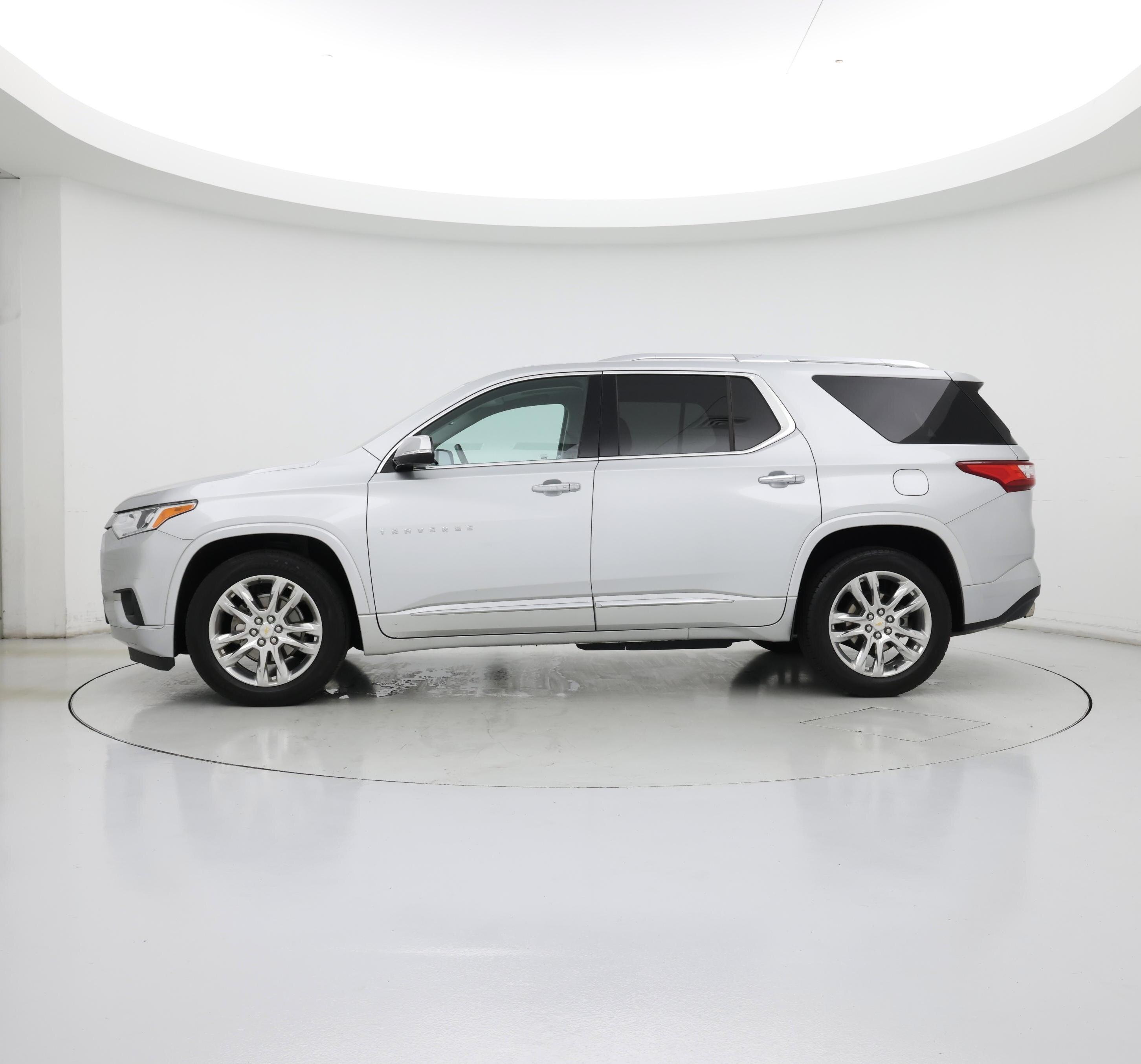Thumbnail: 2019 Chevrolet Traverse - 3