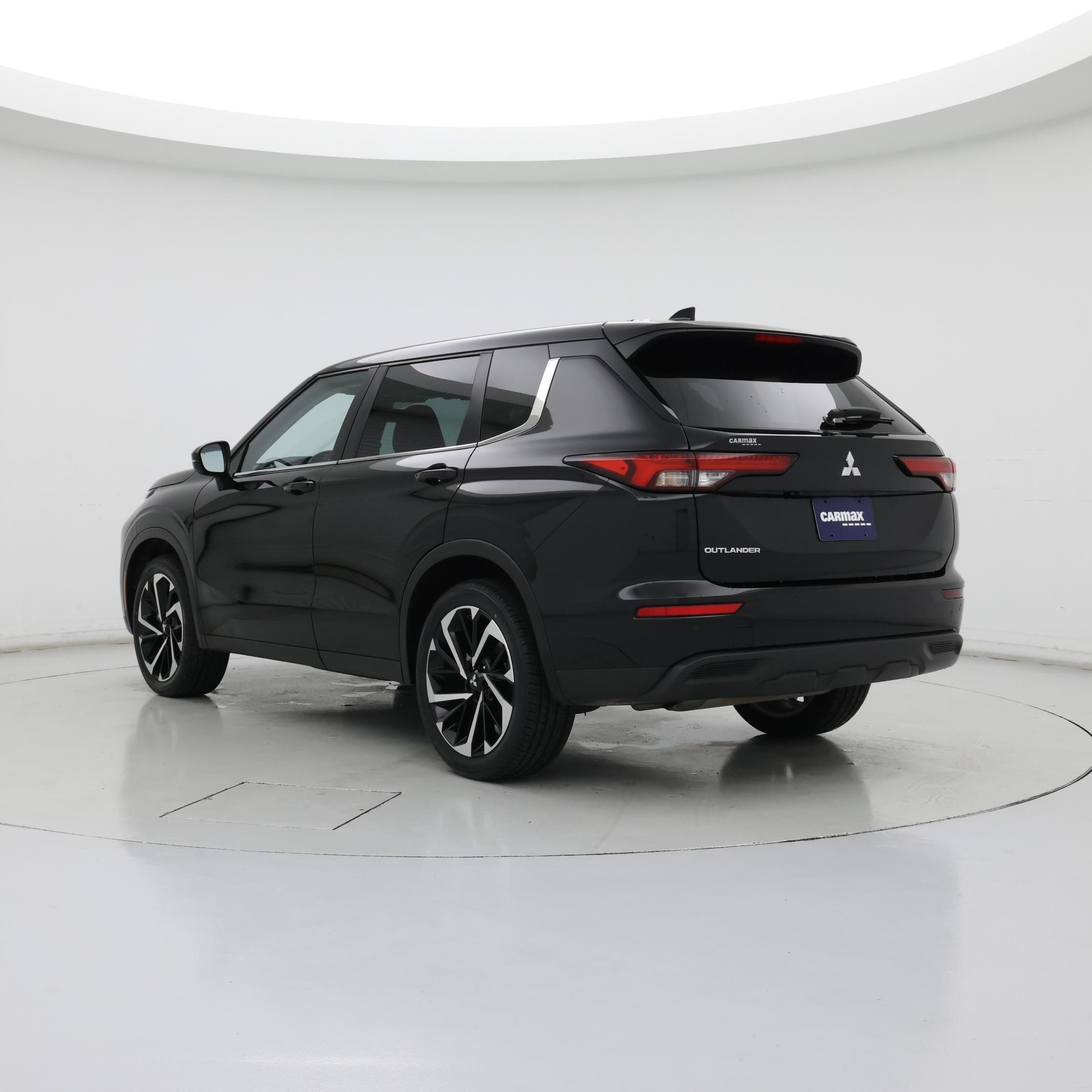 Thumbnail: 2022 Mitsubishi Outlander - 2