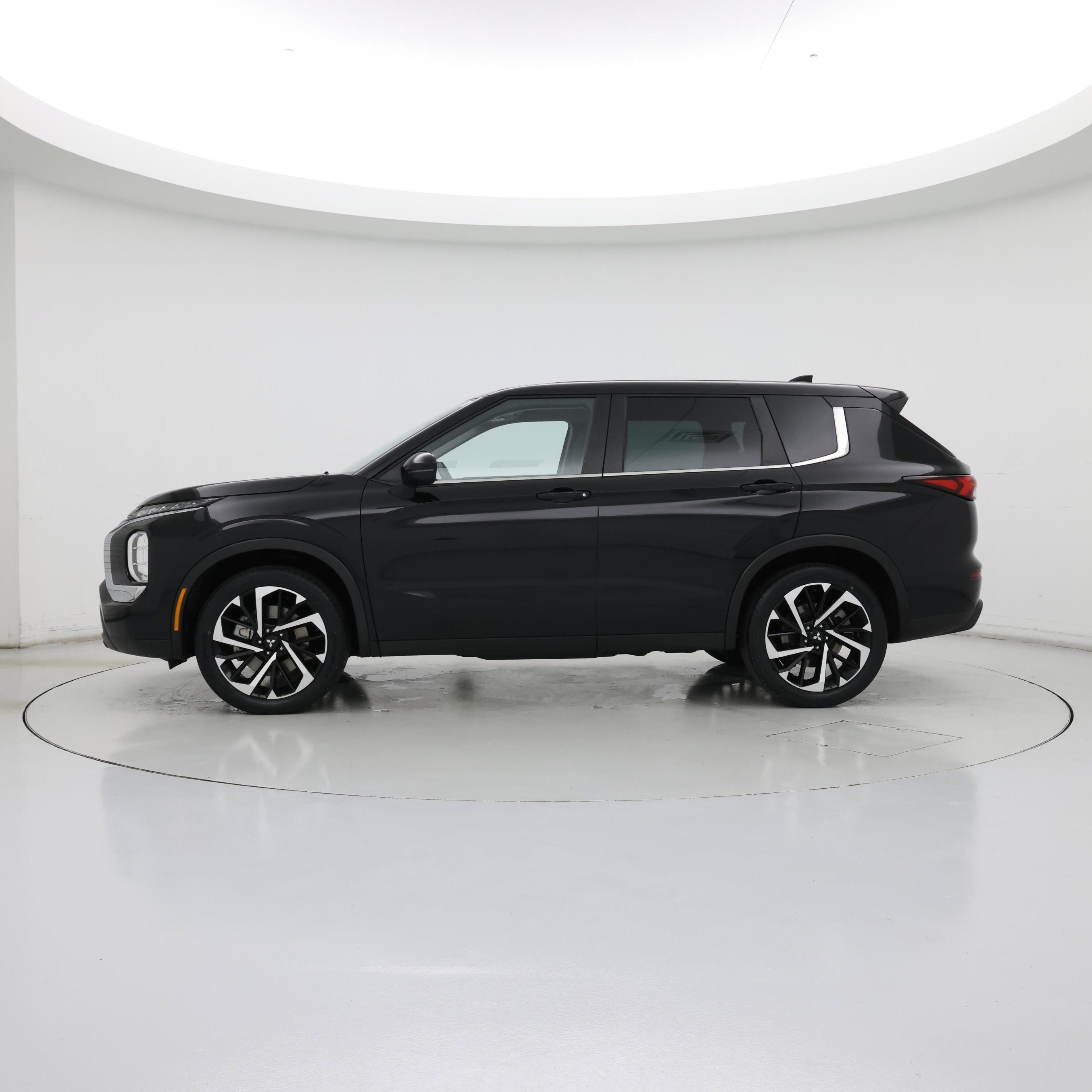 Thumbnail: 2022 Mitsubishi Outlander - 3
