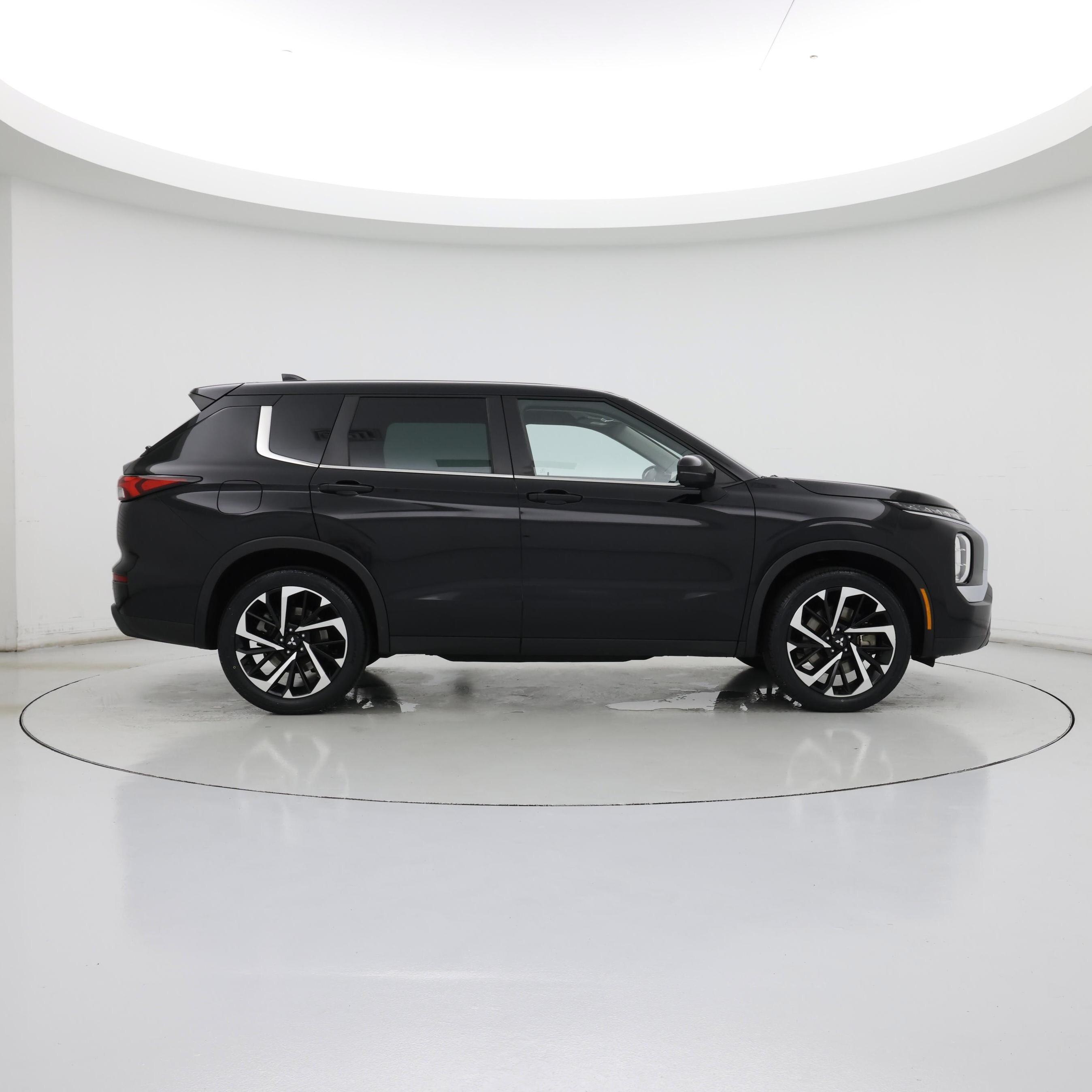 Thumbnail: 2022 Mitsubishi Outlander - 7
