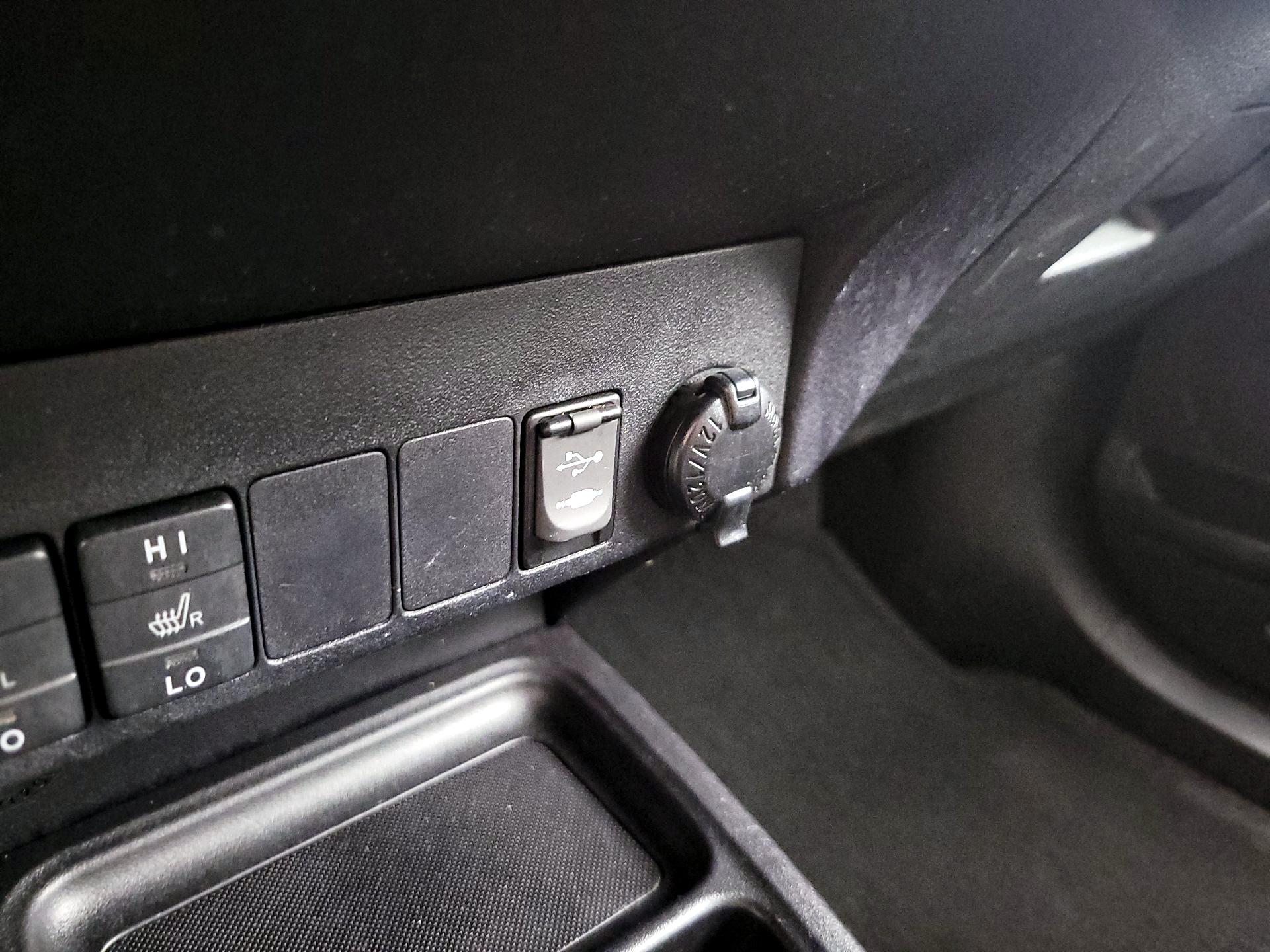 Thumbnail: 2015 Toyota RAV4 - 18