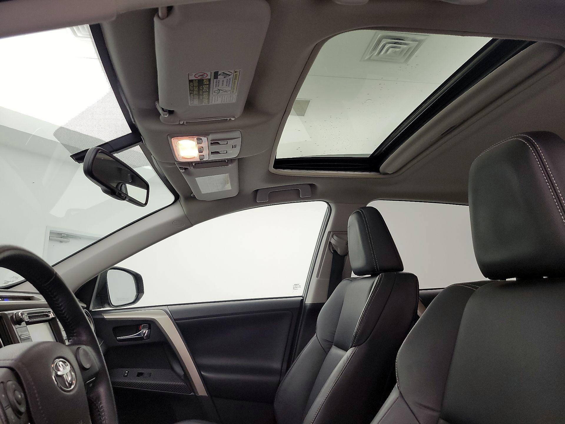 Thumbnail: 2015 Toyota RAV4 - 19