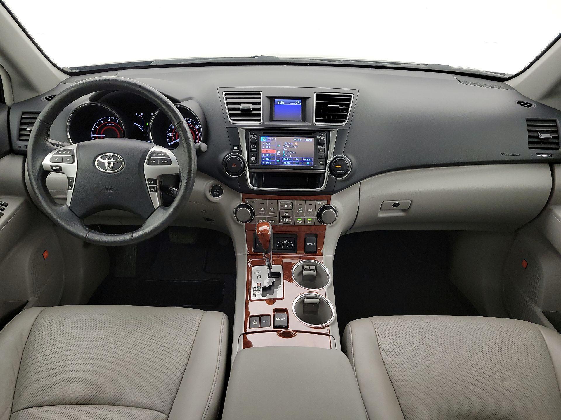 Thumbnail: 2013 Toyota Highlander - 9