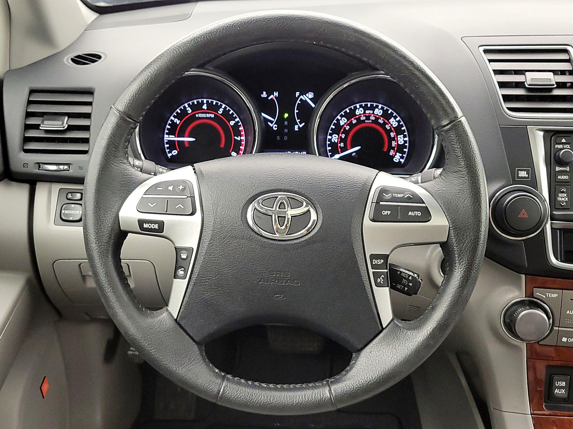 Thumbnail: 2013 Toyota Highlander - 10