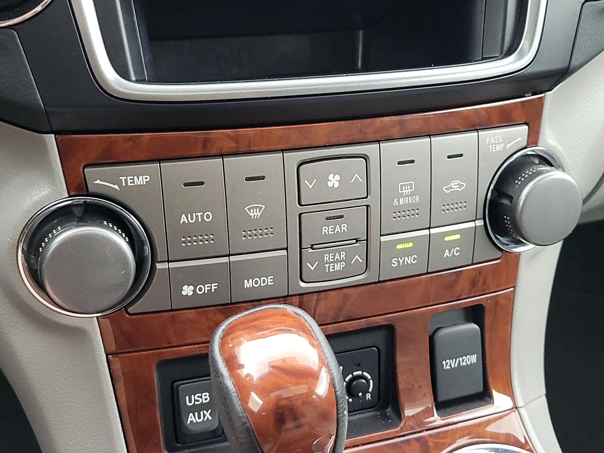 Thumbnail: 2013 Toyota Highlander - 16
