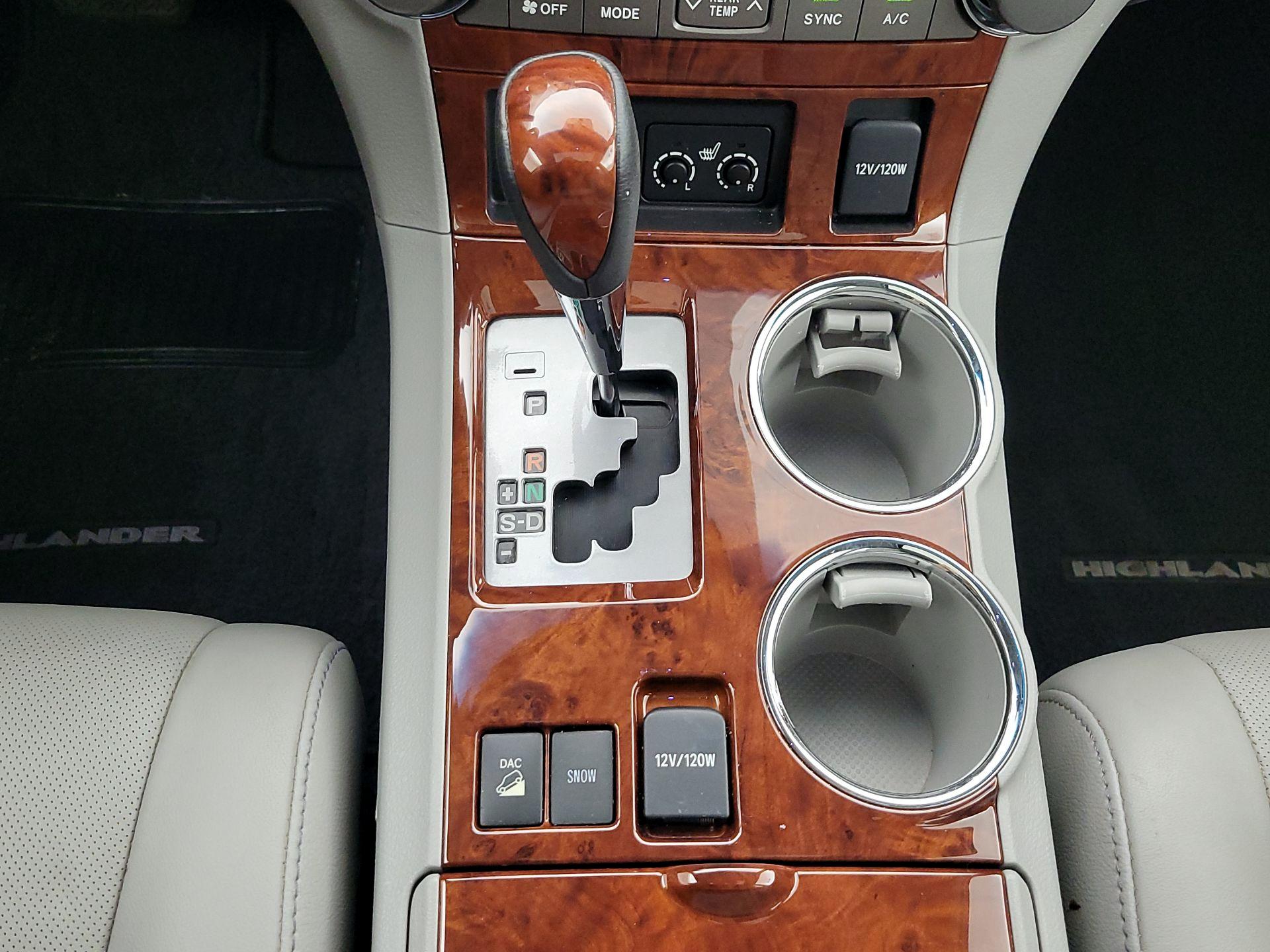 Thumbnail: 2013 Toyota Highlander - 17