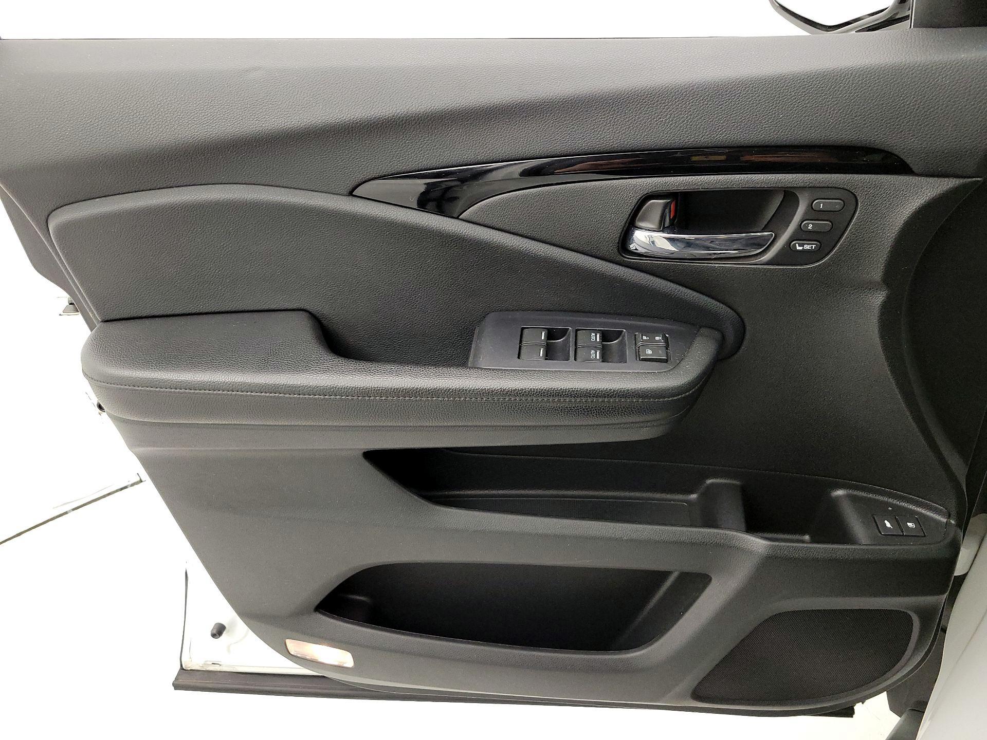 Thumbnail: 2020 Honda Pilot - 12