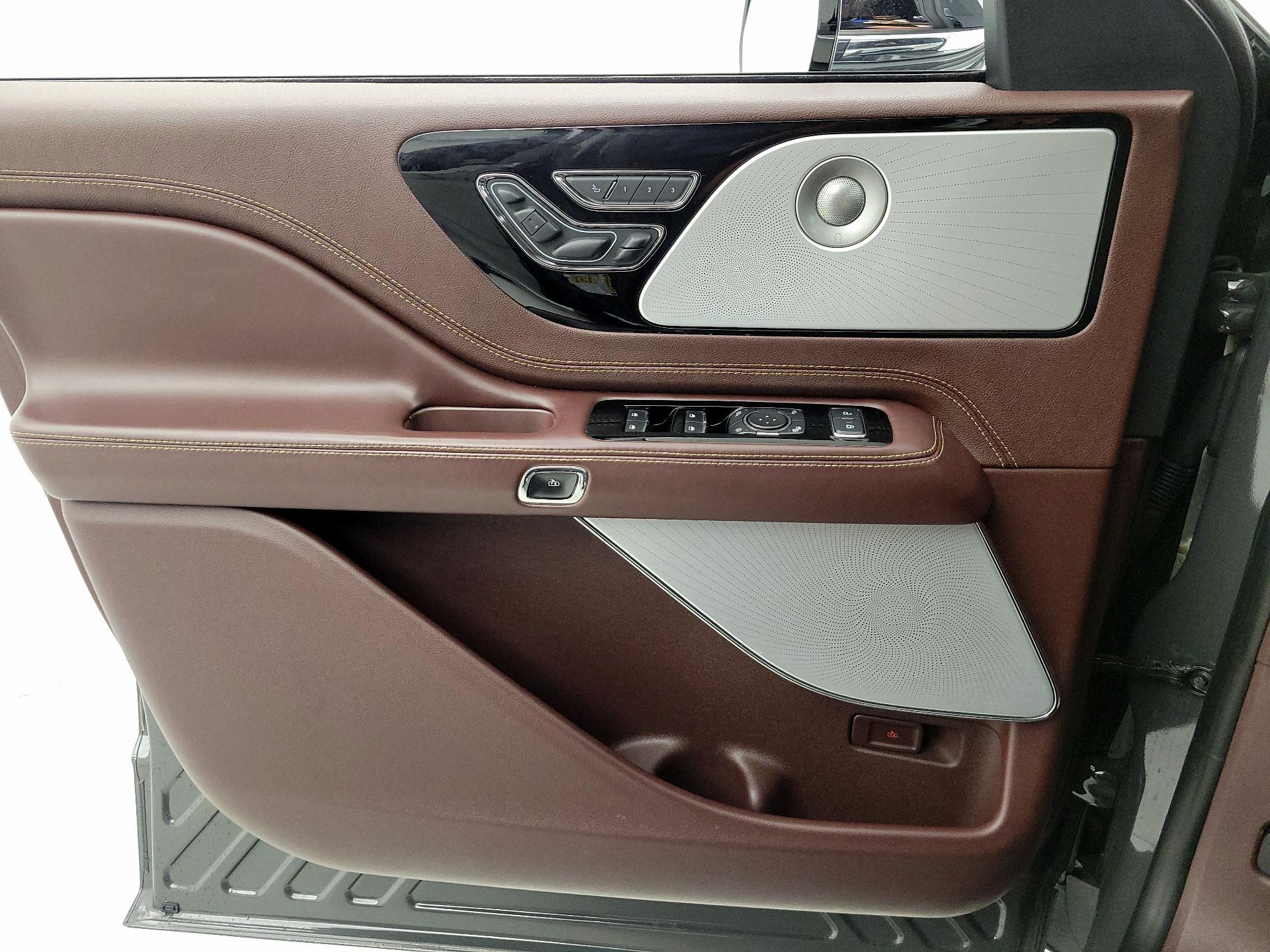 Thumbnail: 2021 Lincoln Aviator - 12
