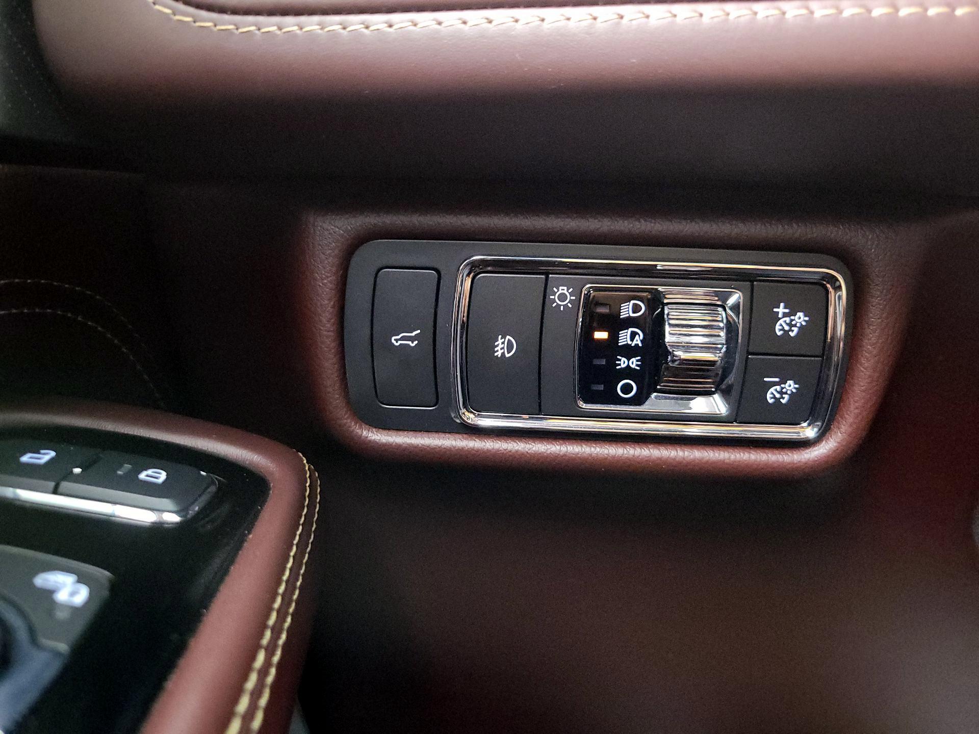 Thumbnail: 2021 Lincoln Aviator - 13