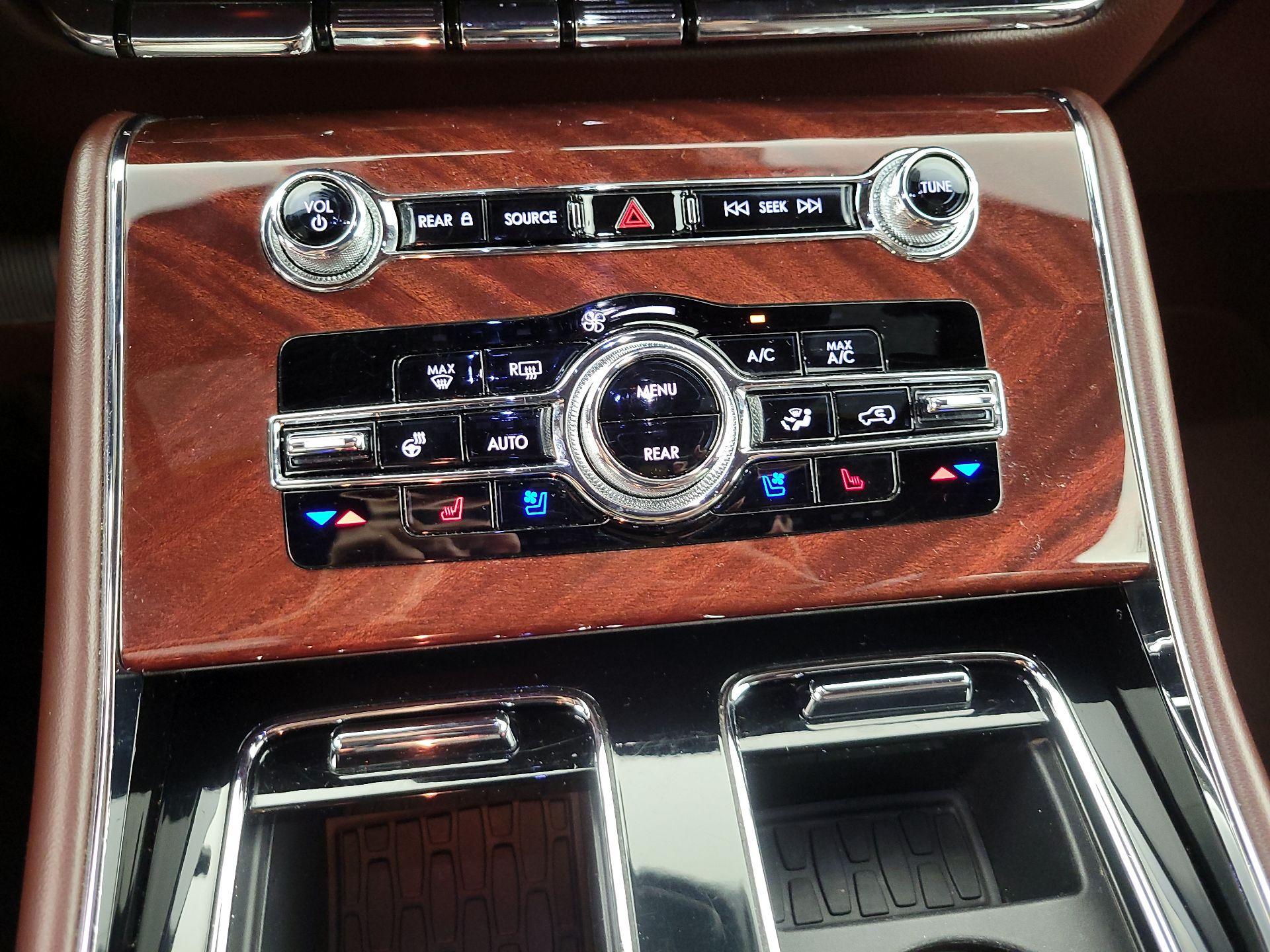Thumbnail: 2021 Lincoln Aviator - 17
