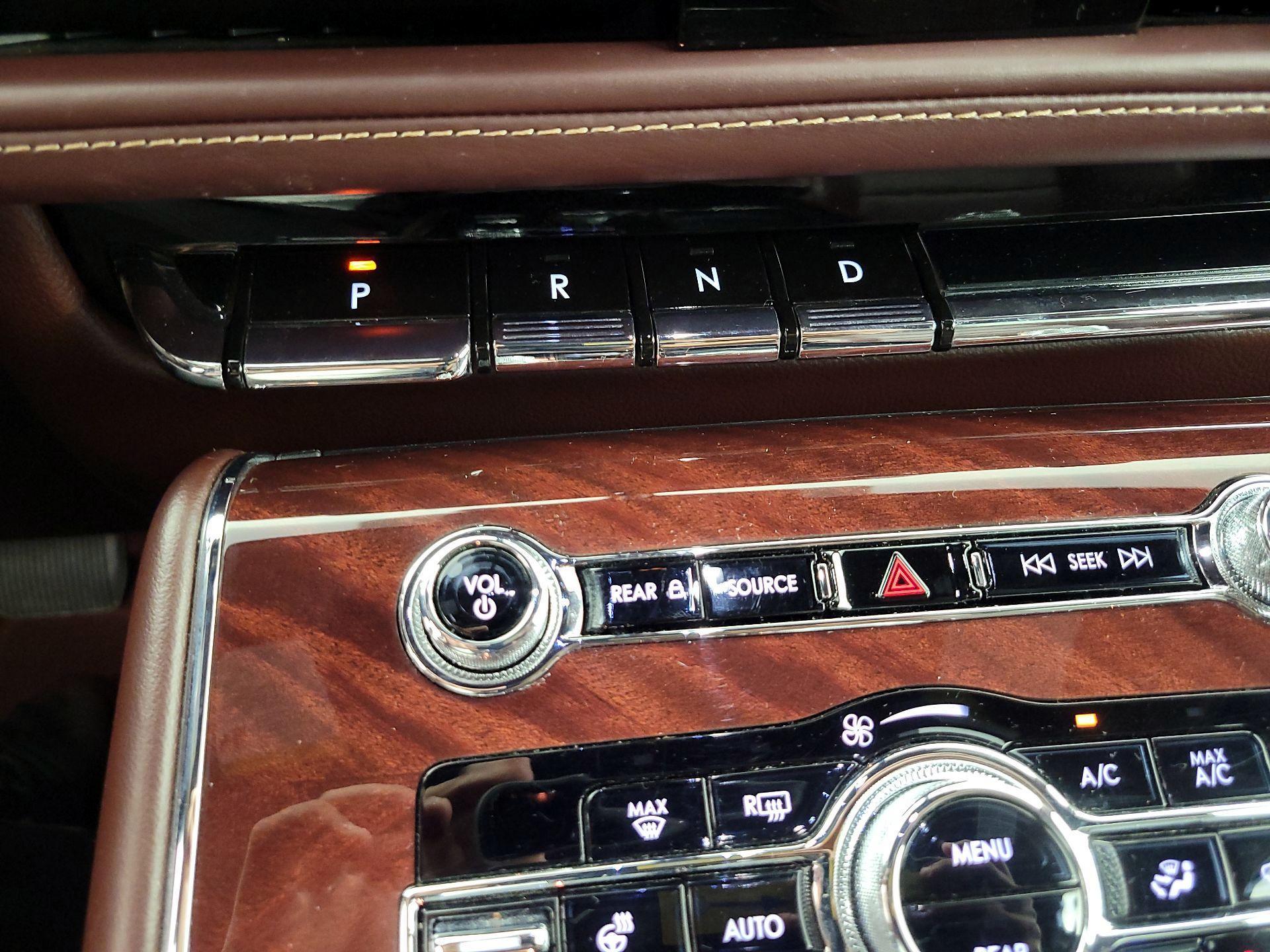 Thumbnail: 2021 Lincoln Aviator - 18