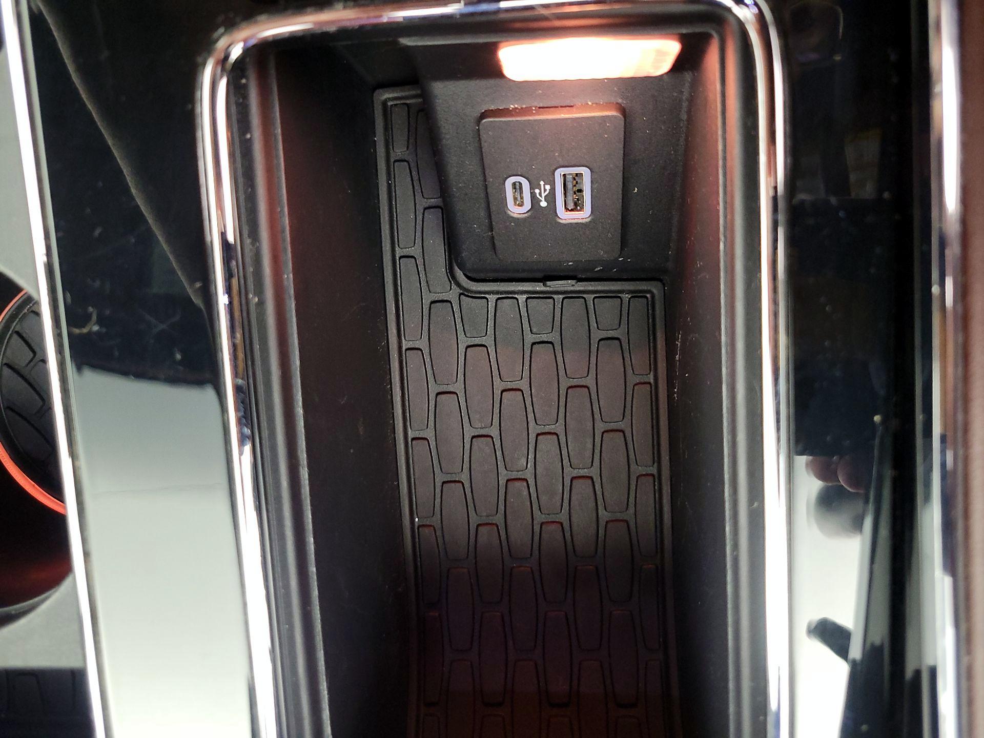 Thumbnail: 2021 Lincoln Aviator - 19