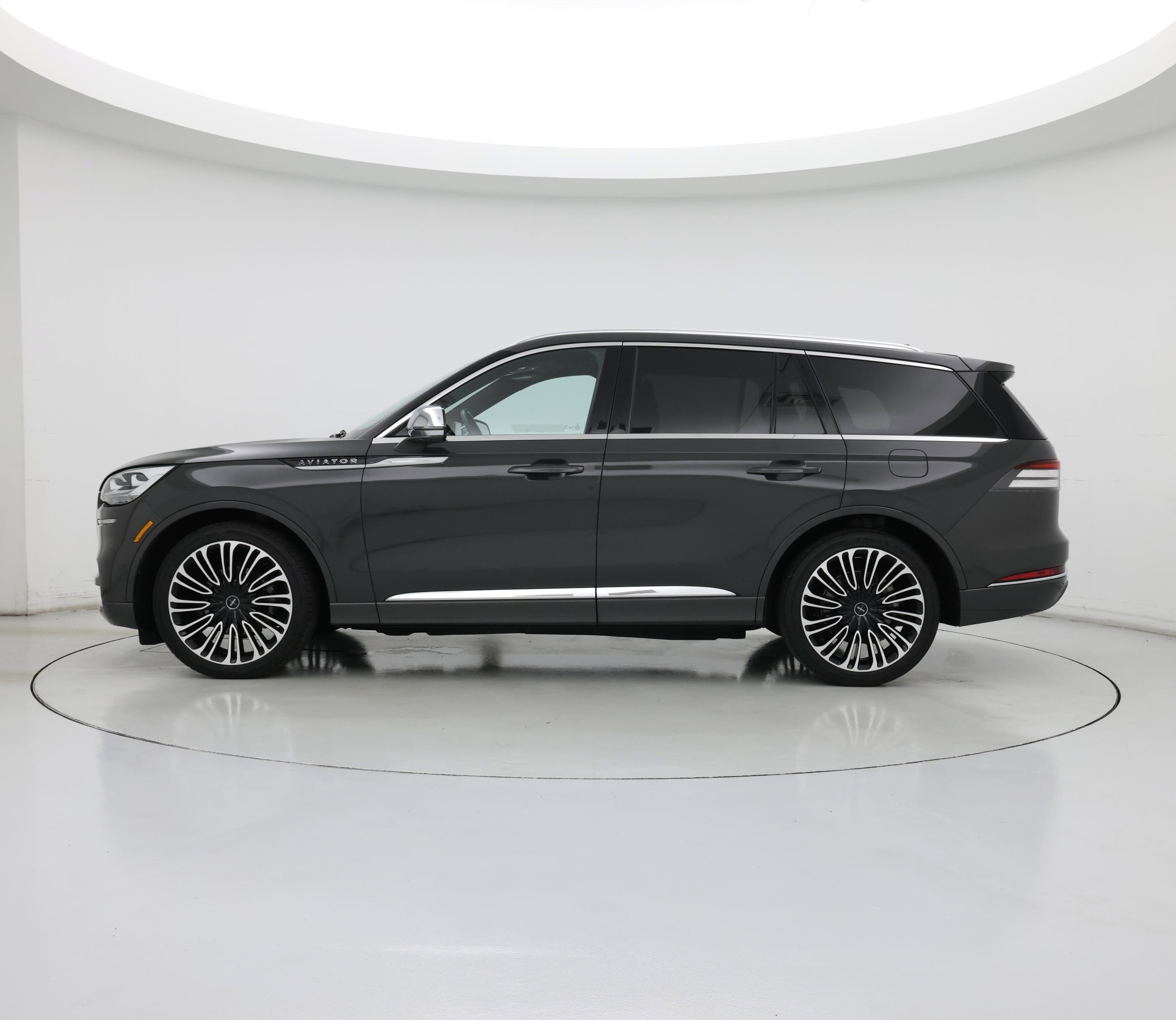 Thumbnail: 2021 Lincoln Aviator - 3