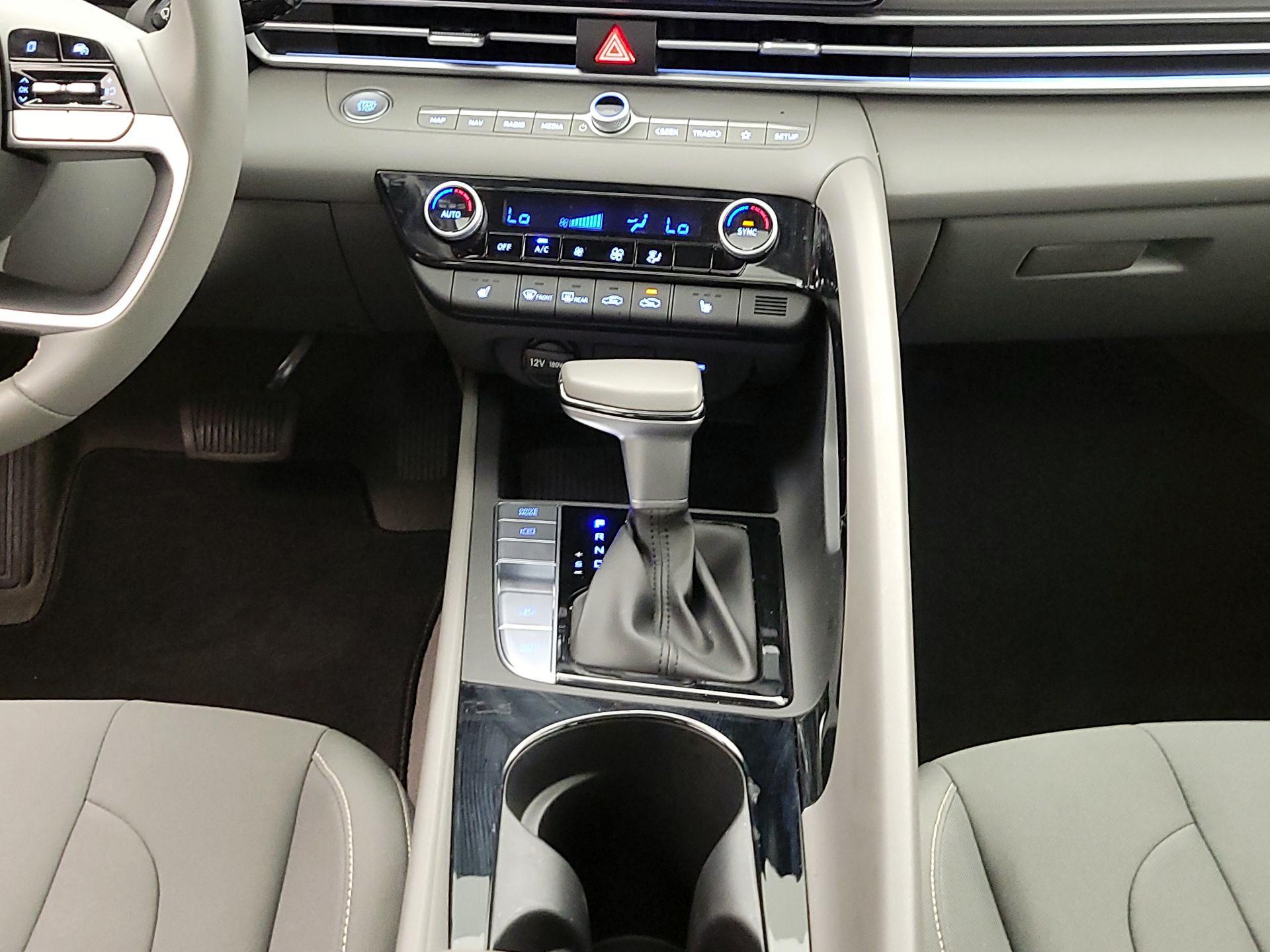 Thumbnail: 2024 Hyundai Elantra - 18