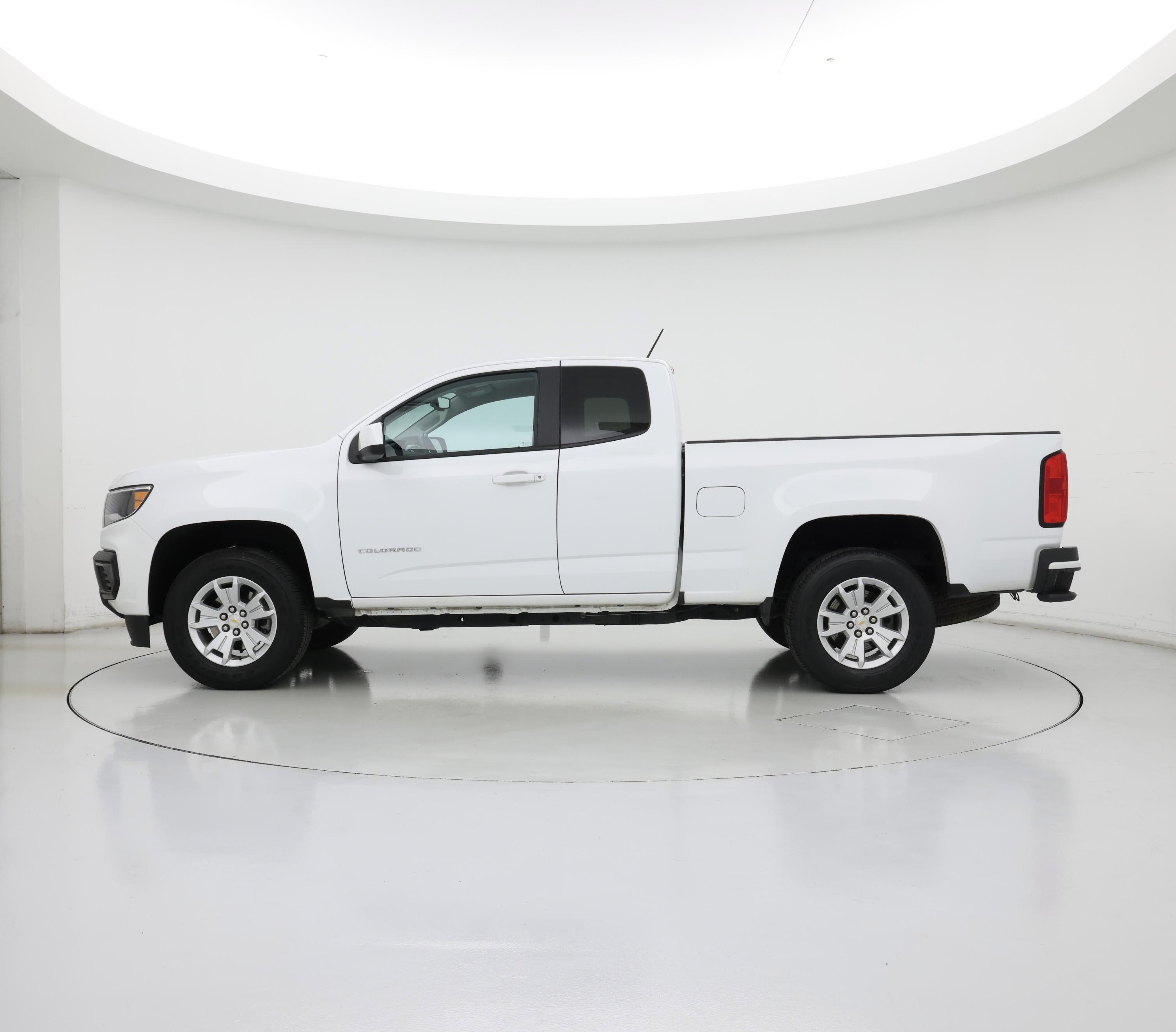 Thumbnail: 2022 Chevrolet Colorado - 3
