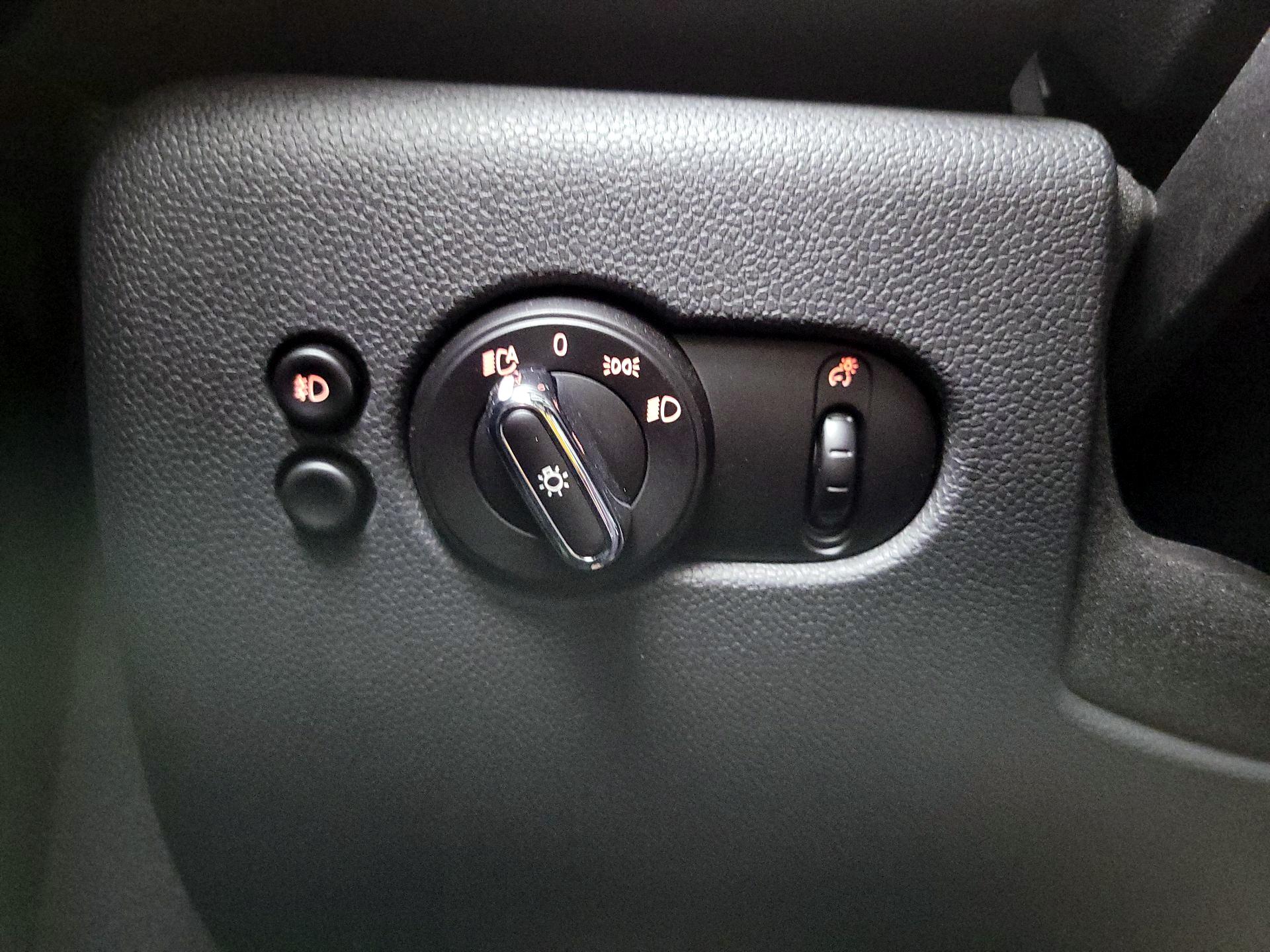 Thumbnail: 2014 MINI Cooper Hardtop - 13