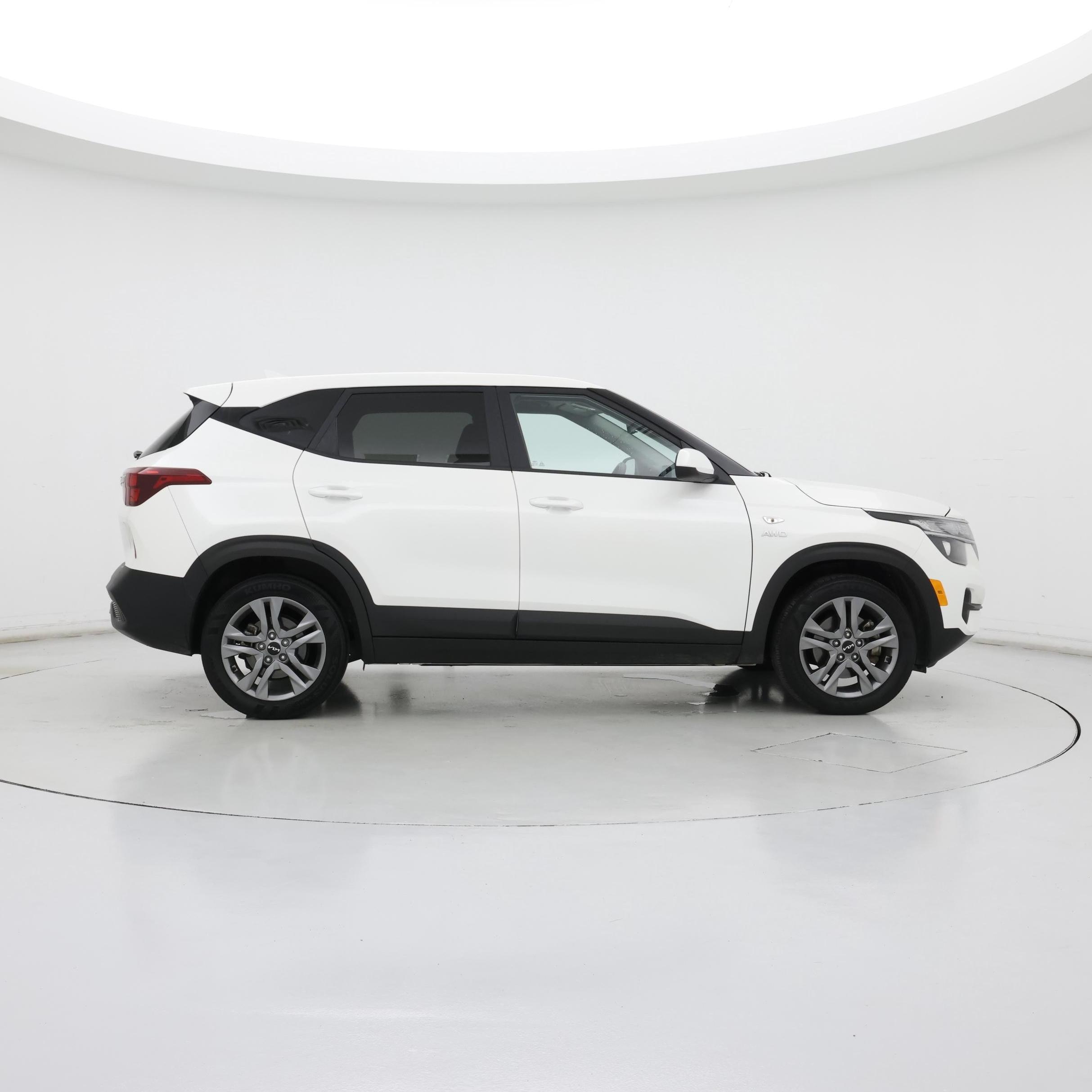 Thumbnail: 2023 Kia Seltos - 7