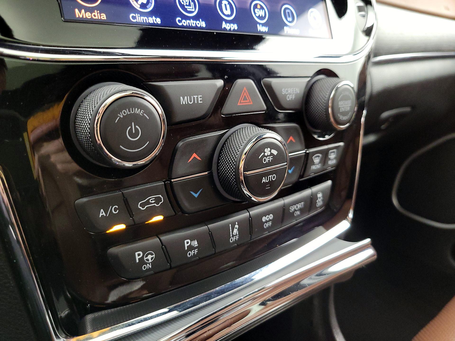 Thumbnail: 2020 Jeep Grand Cherokee - 17