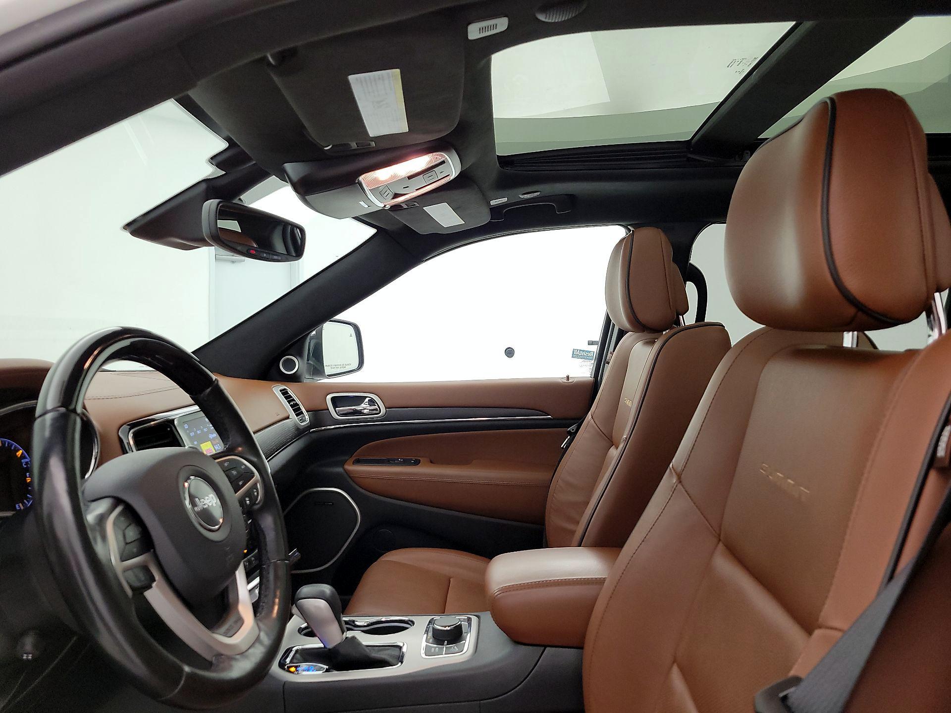 Thumbnail: 2020 Jeep Grand Cherokee - 20