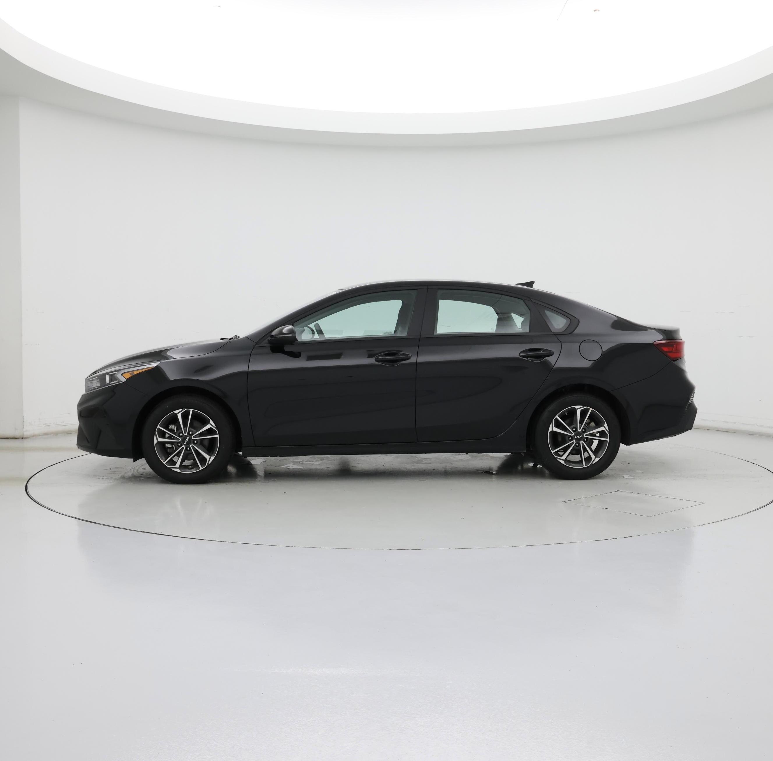 Thumbnail: 2024 Kia Forte - 3