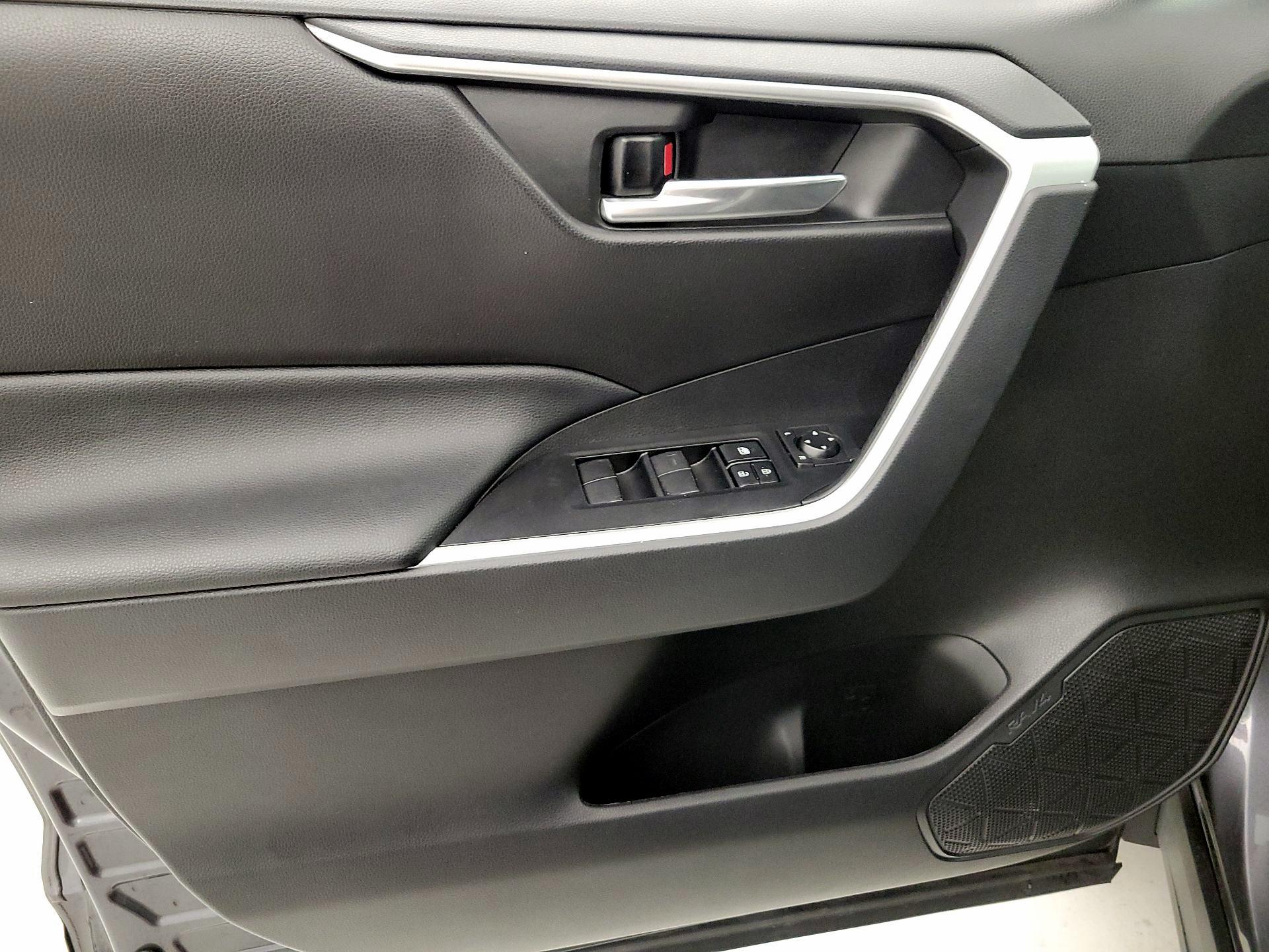 Thumbnail: 2021 Toyota RAV4 - 12