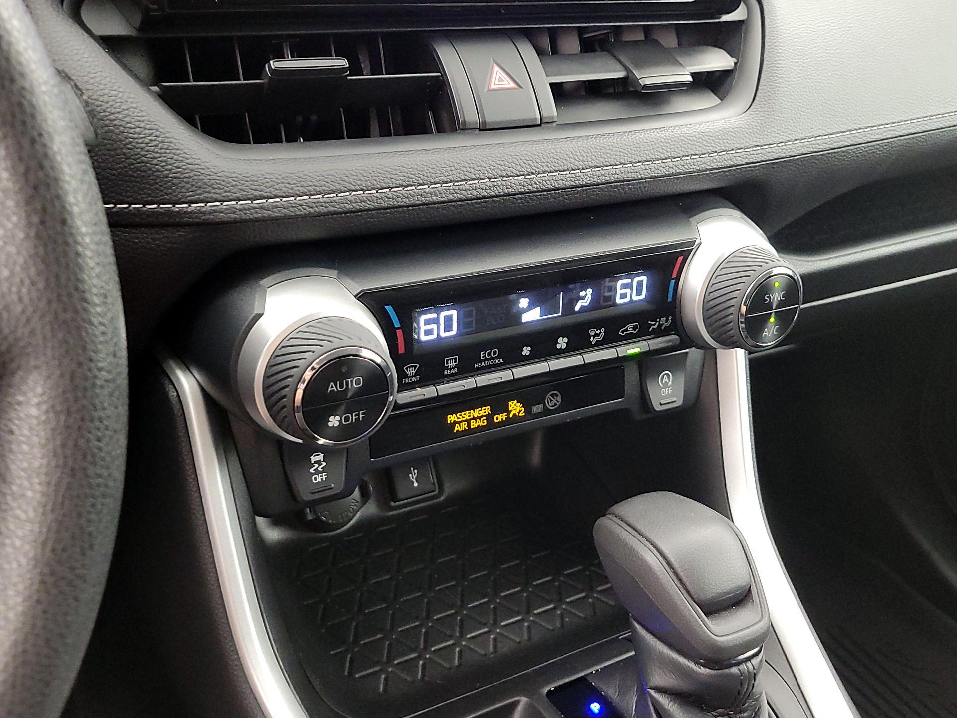 Thumbnail: 2021 Toyota RAV4 - 16