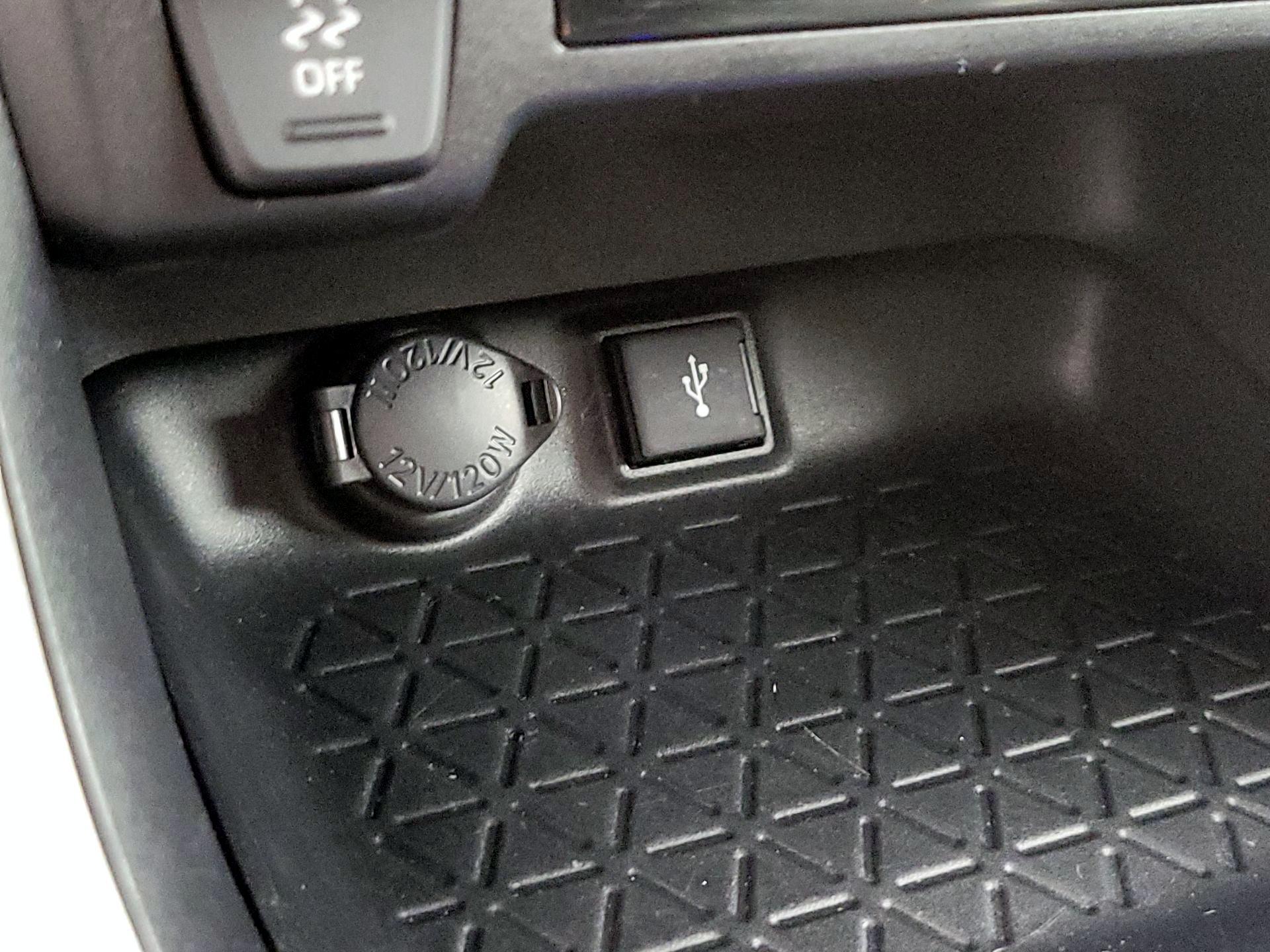 Thumbnail: 2021 Toyota RAV4 - 18