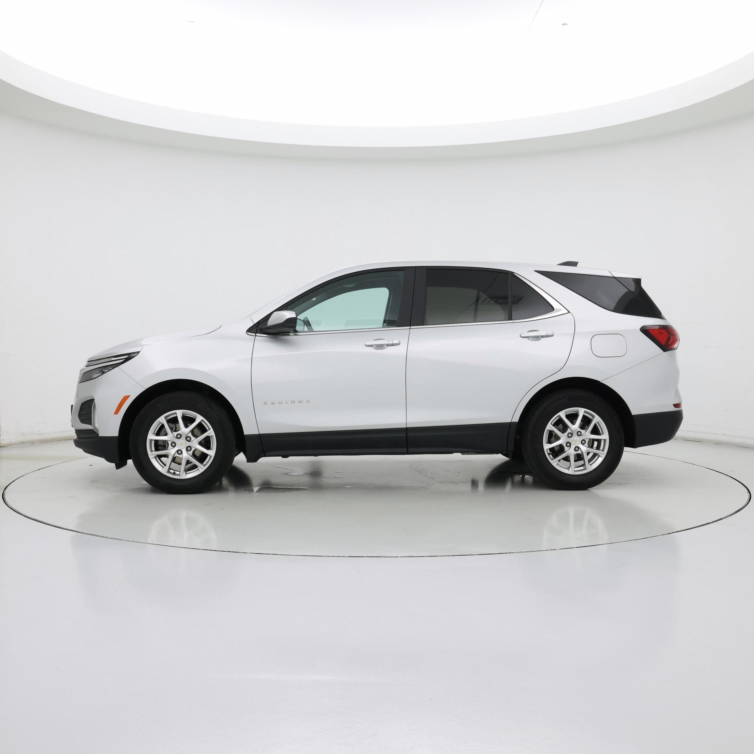 Thumbnail: 2022 Chevrolet Equinox - 3