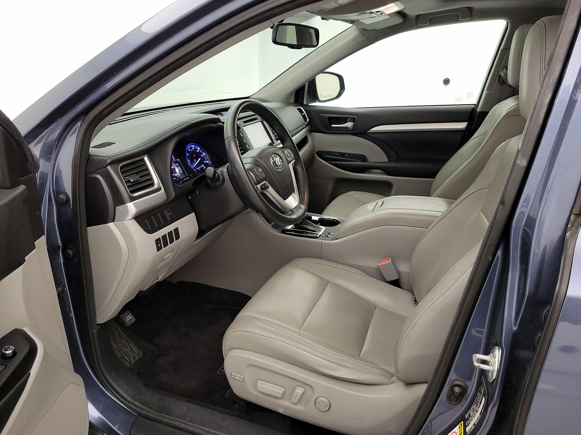Thumbnail: 2015 Toyota Highlander - 11