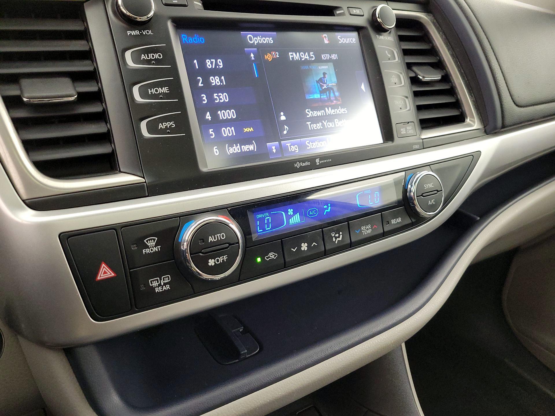 Thumbnail: 2015 Toyota Highlander - 17